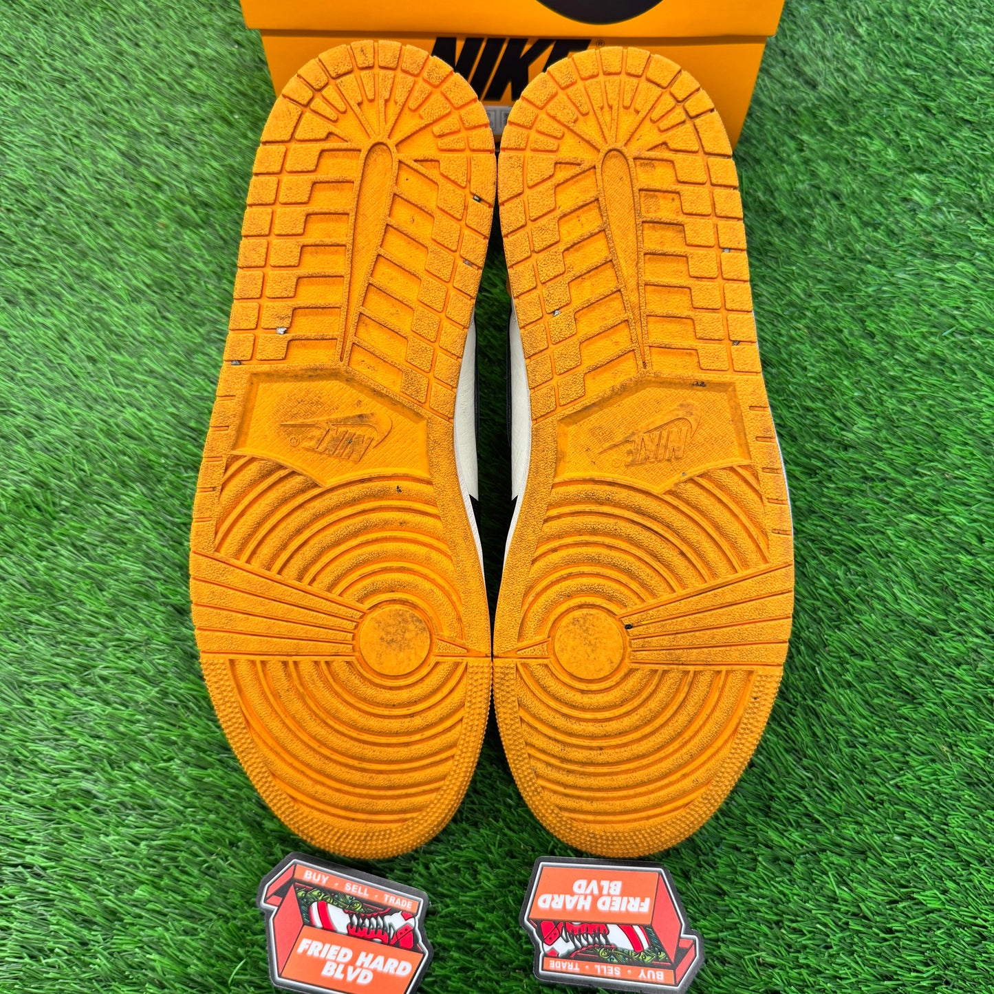 Jordan 1 Retro High OG Taxi SIZE 12M/13.5W