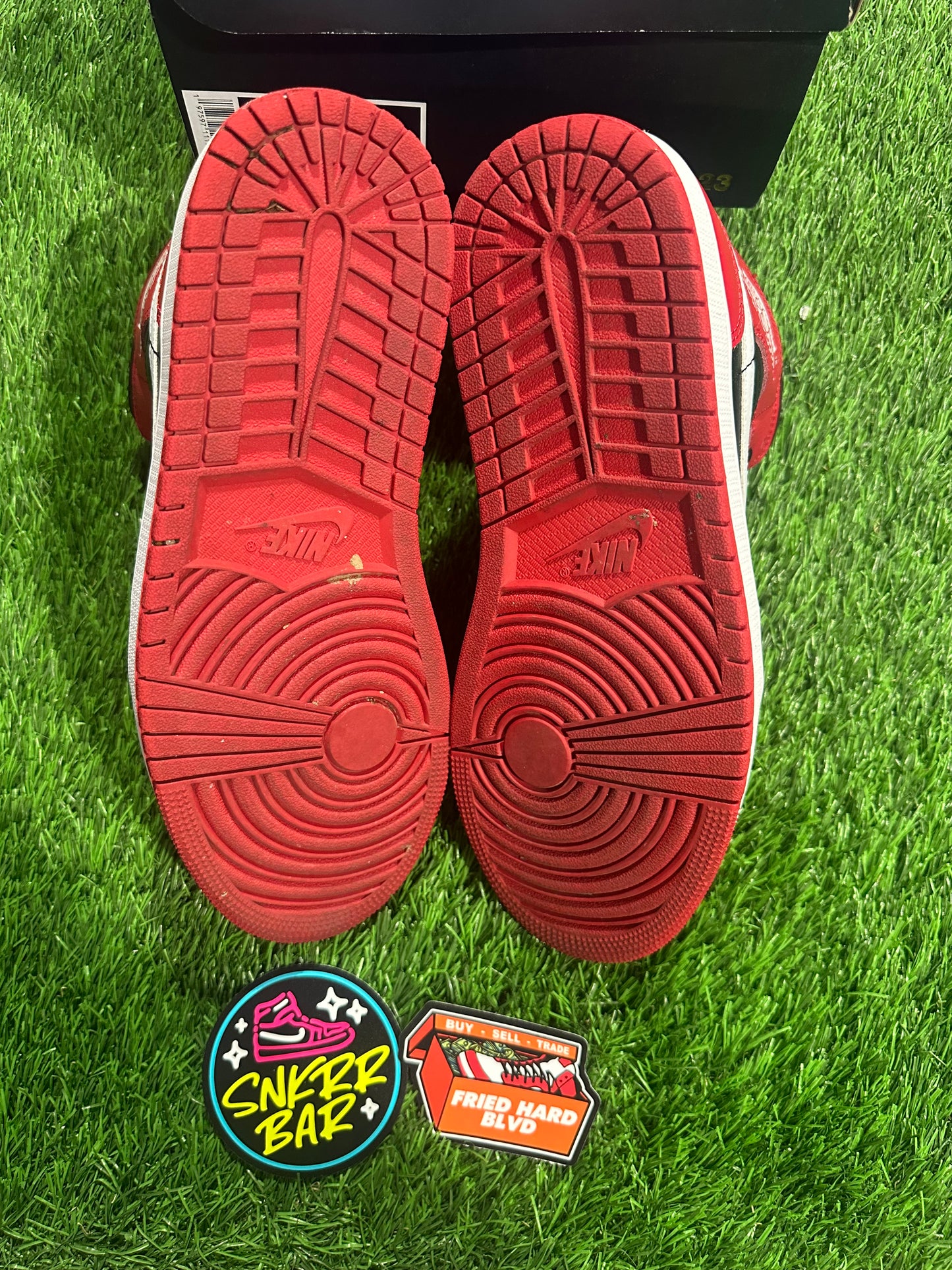 Jordan 1 Mid Gym Red Black White (2024) SIZE 8M/9.5W