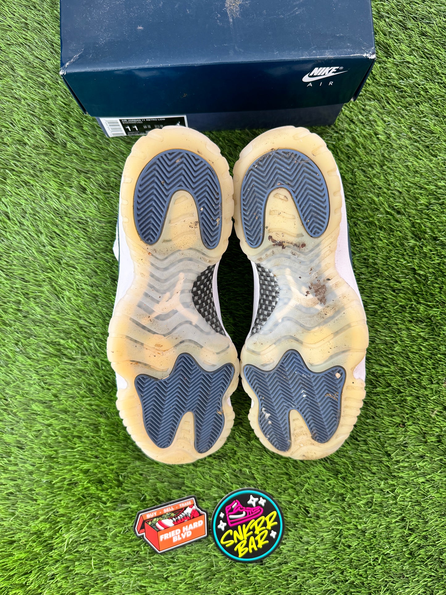 Jordan 11 Retro Low Diffused Blue