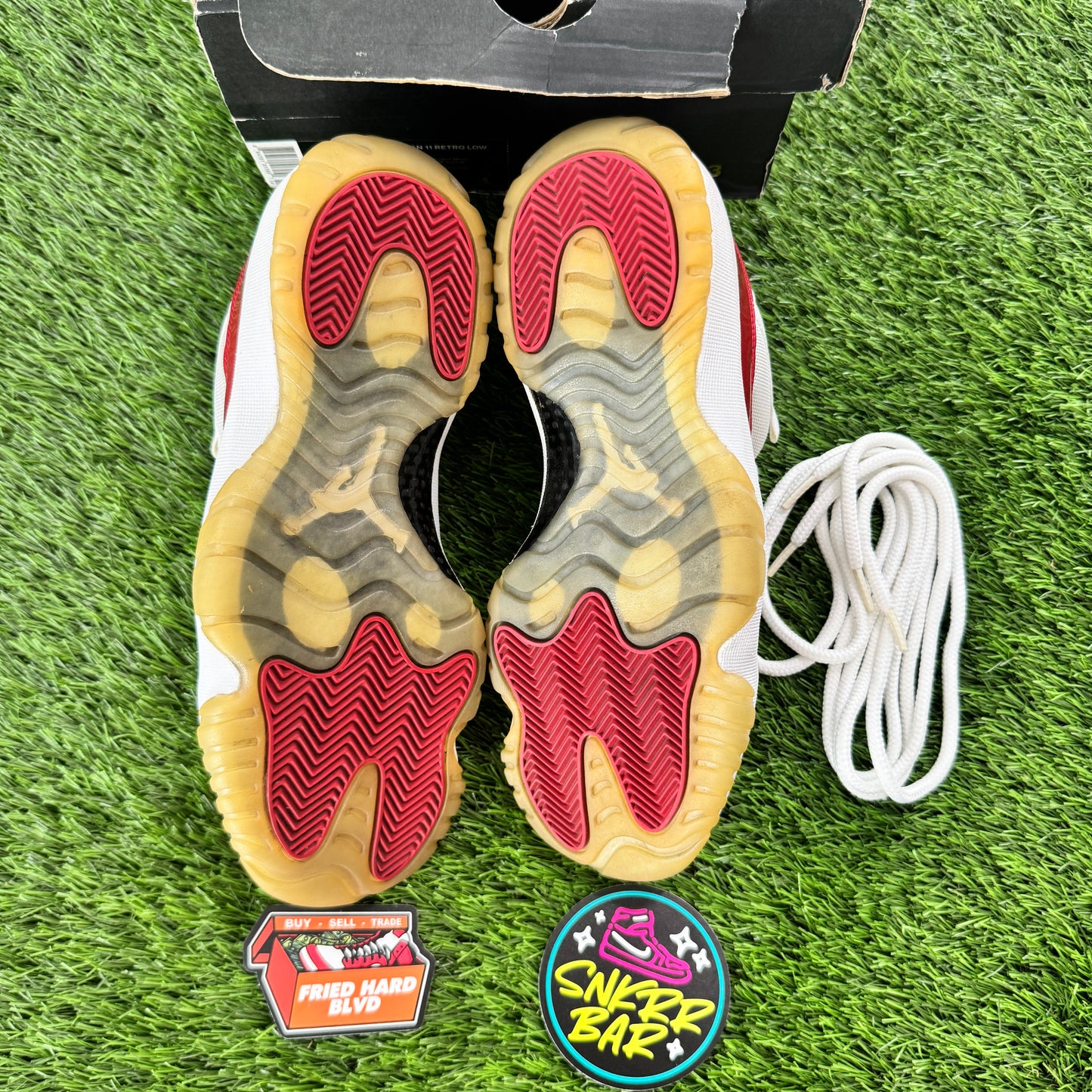 Jordan 11 Retro Low Cherry (2016) SIZE 8.5M/10W