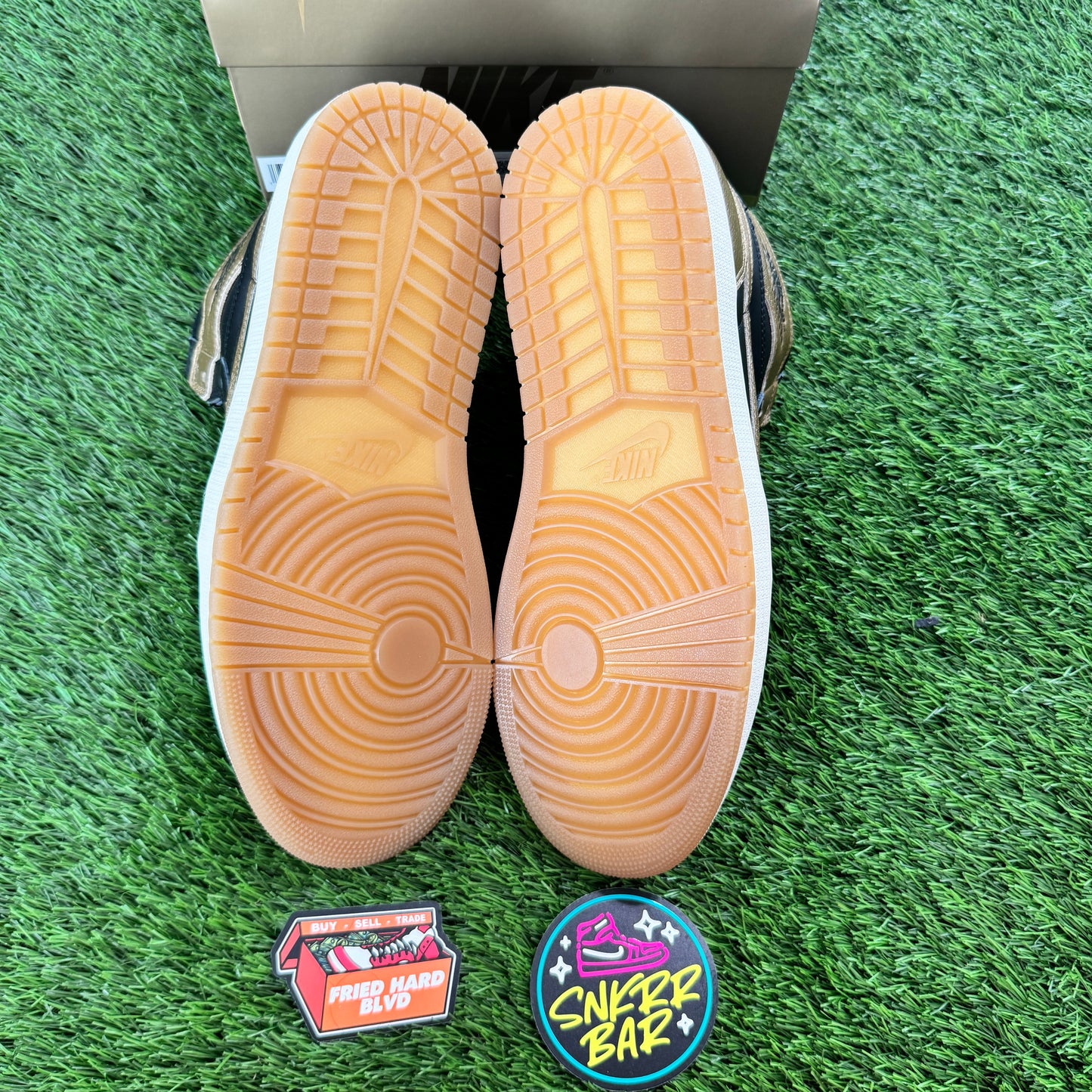 Jordan 1 Retro High Black Metallic Gold (2020)