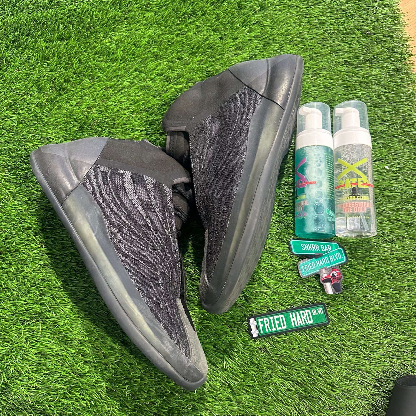 adidas Yeezy QNTM Onyx