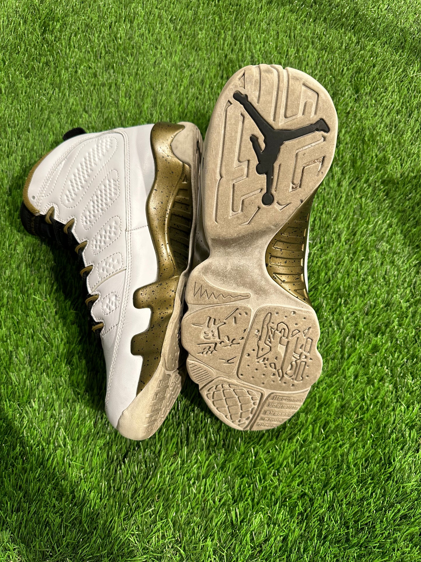 Jordan 9 Retro Statue