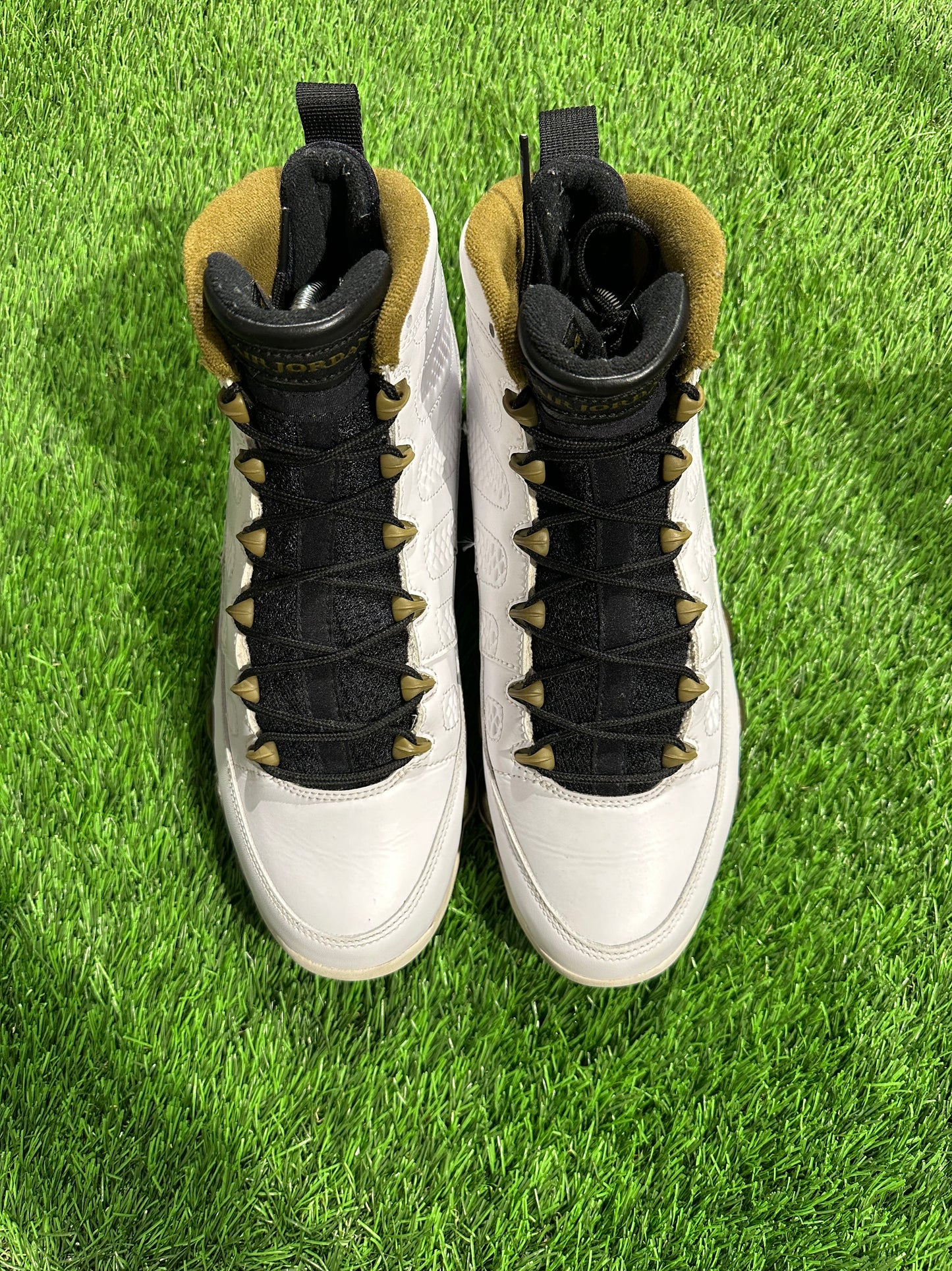 Jordan 9 Retro Statue