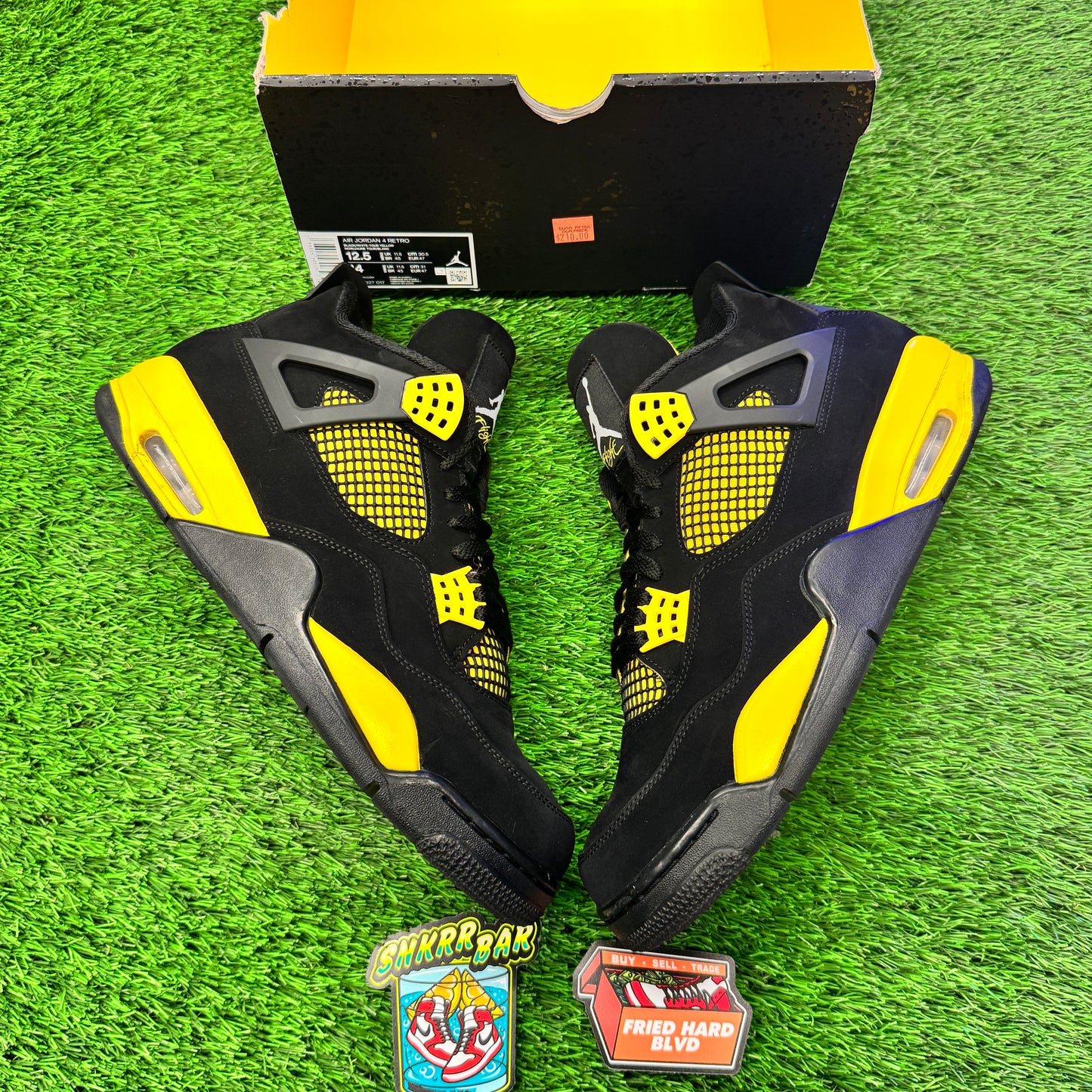 Jordan 4 Retro Thunder (2023) SIZE 12.5M/14W