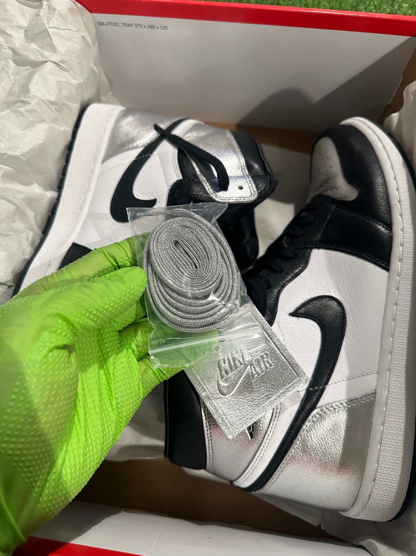 Jordan 1 Retro High Silver Toe (Women's)