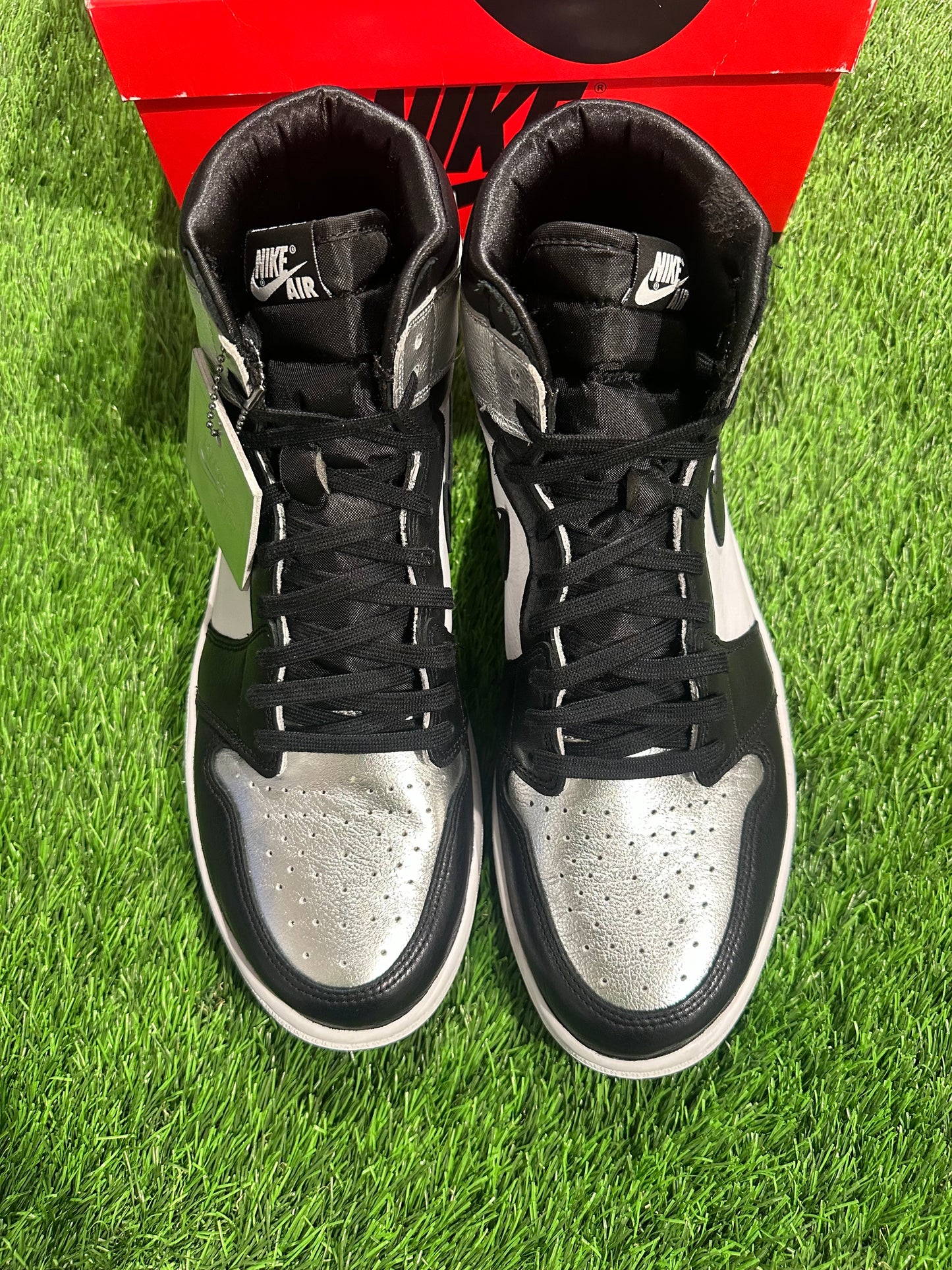 Jordan 1 Retro High Silver Toe (Women's)
