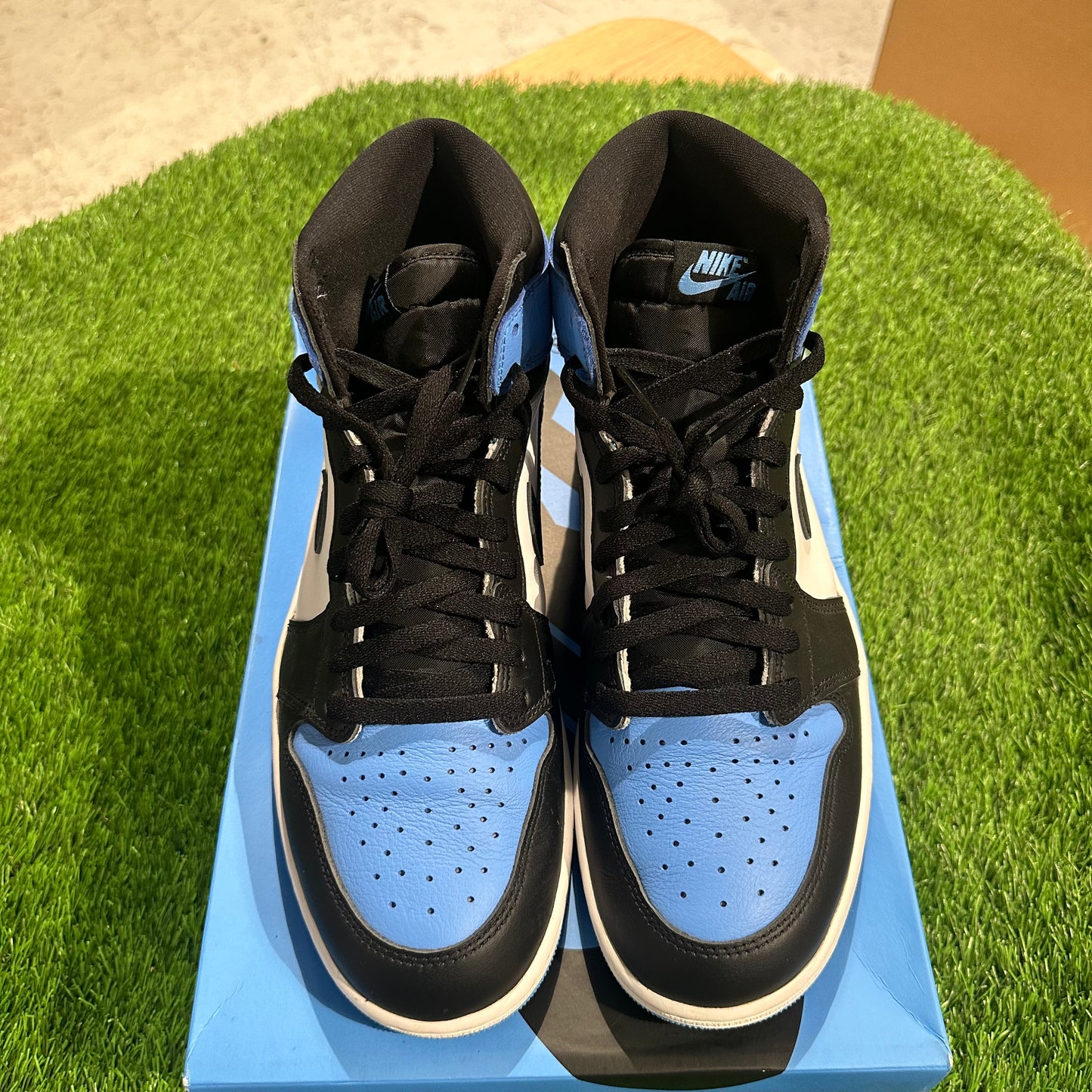 Jordan 1 Retro High OG UNC Toe