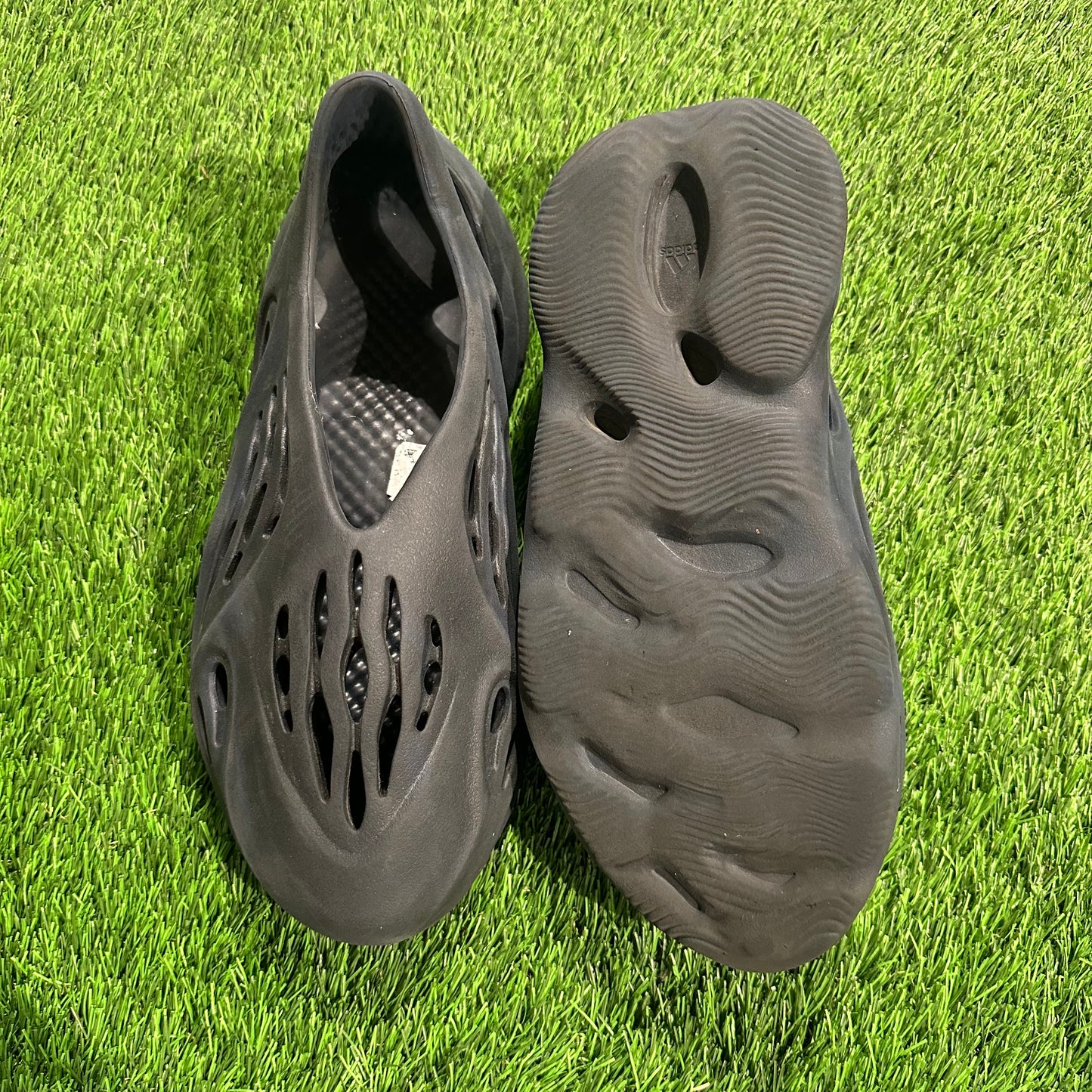 adidas Yeezy Foam RNR Onyx