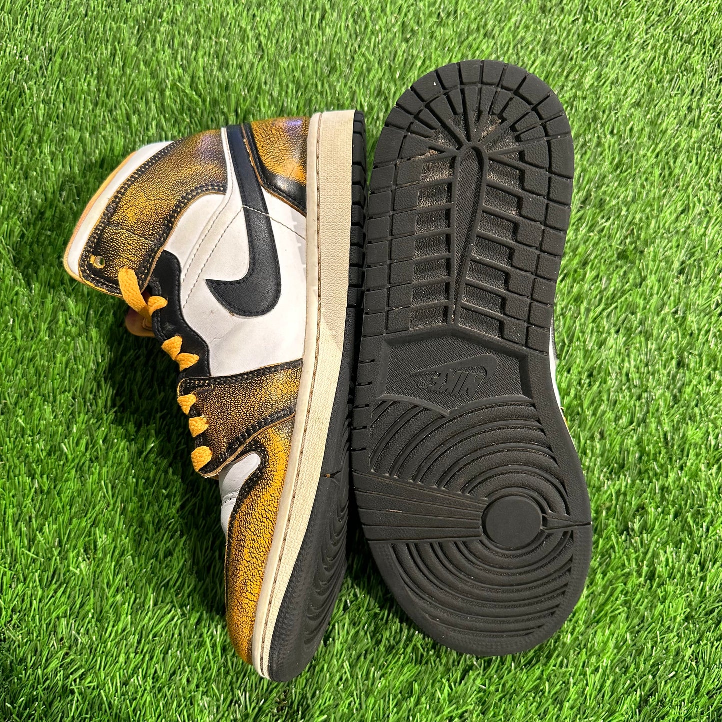 Jordan 1 Mid SE Orange Wear Away 8.5M/10W