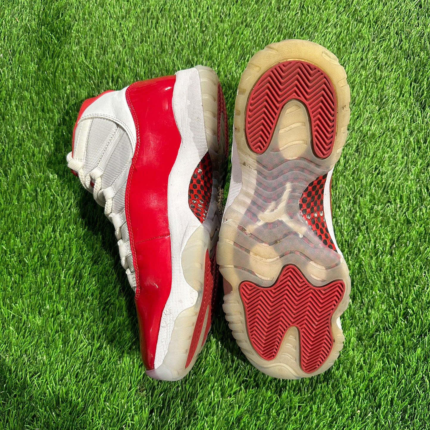 Jordan 11 Retro Cherry (2022)