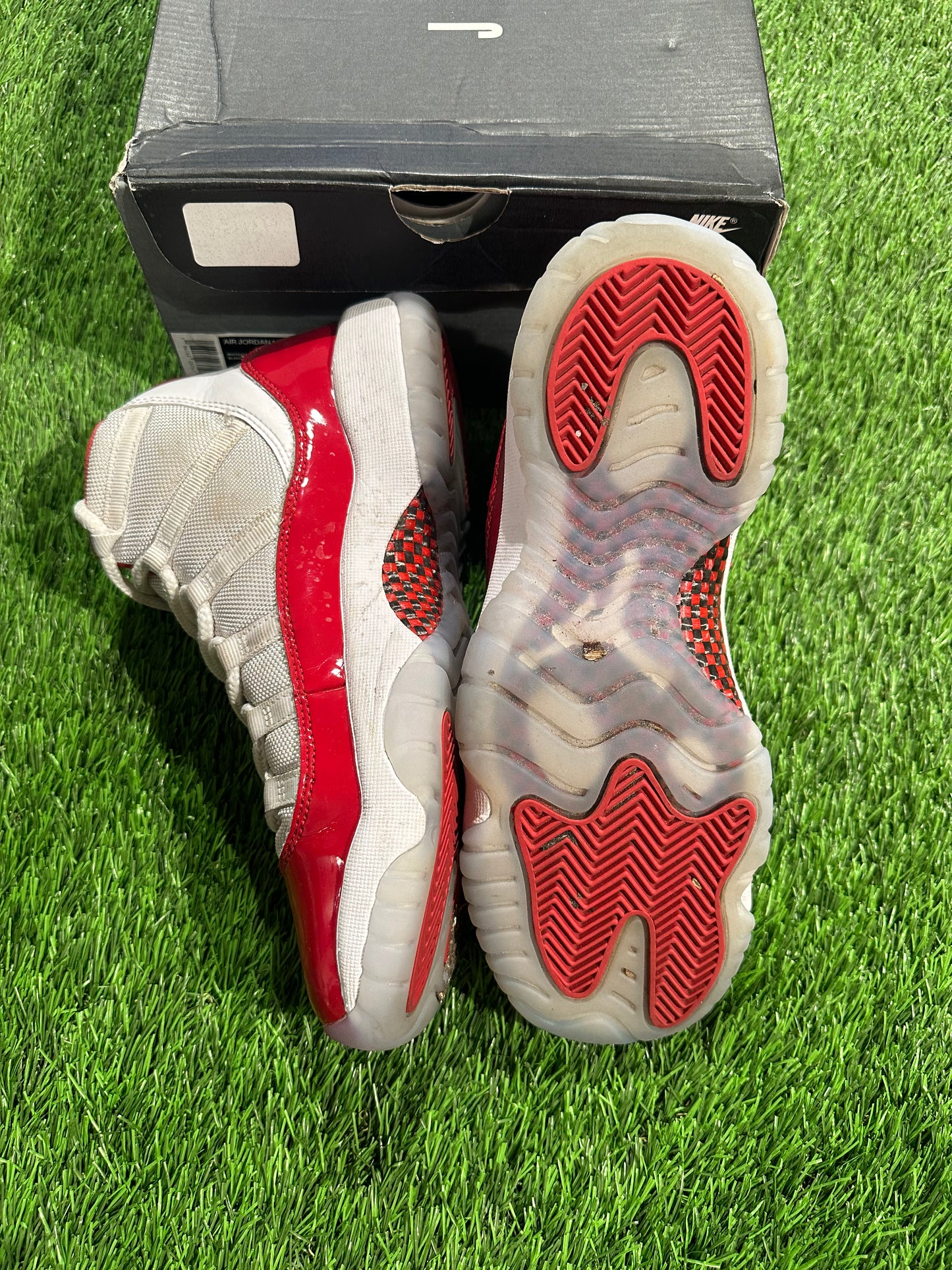 Jordan 11 Retro Cherry (2022) (GS) 6.5Y/8W