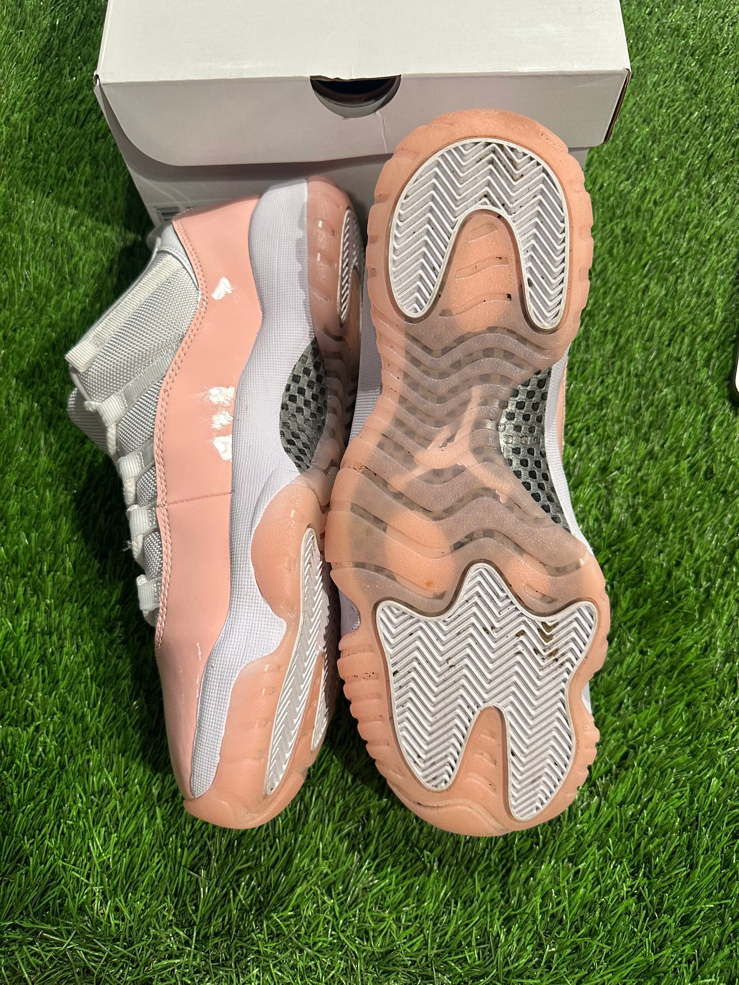 Jordan 11 Retro Low Legend Pink (Women's) 10.5M/12W