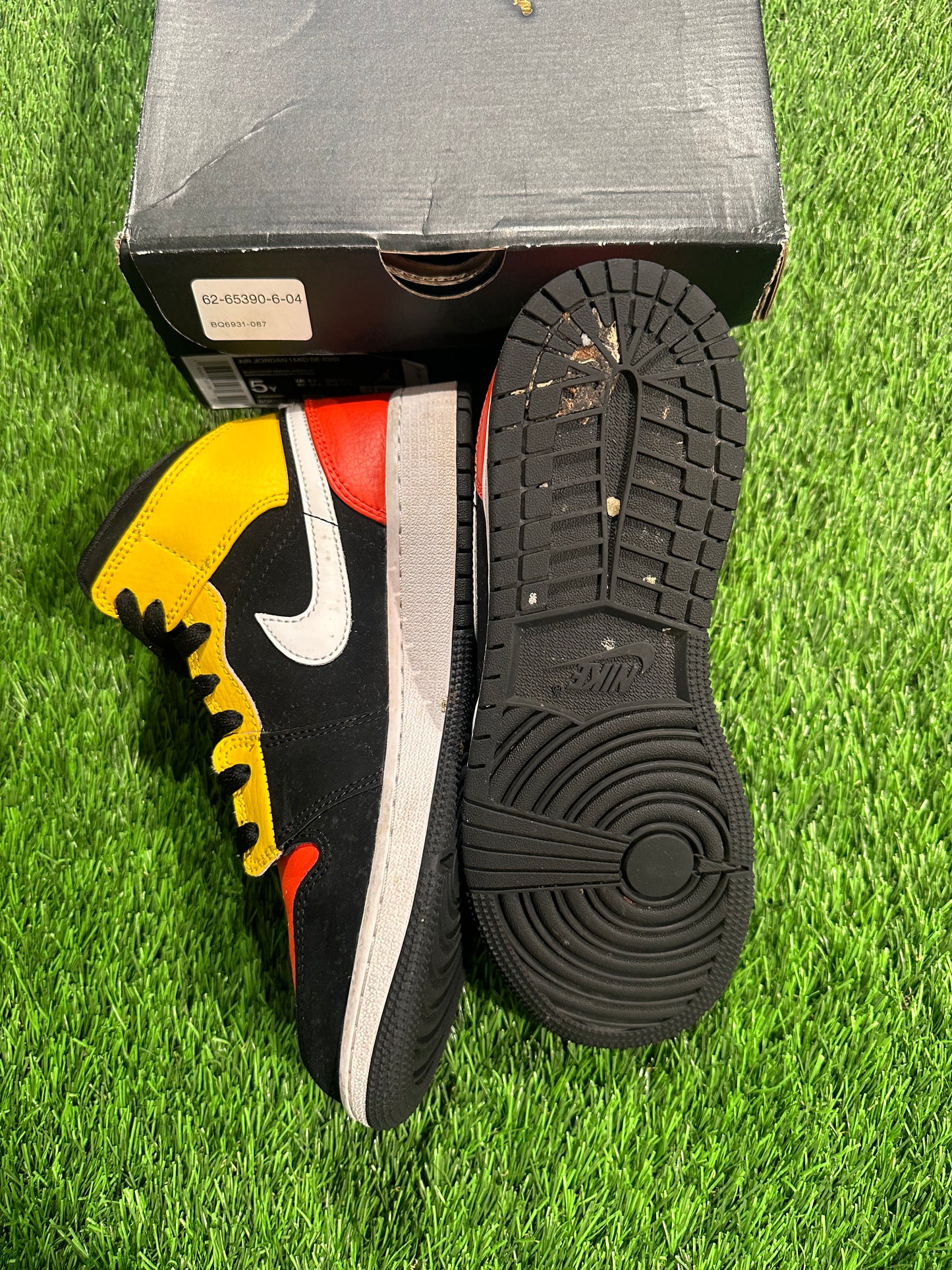 Jordan 1 Mid Black Amarillo Team Orange (GS) 5Y/6.5W