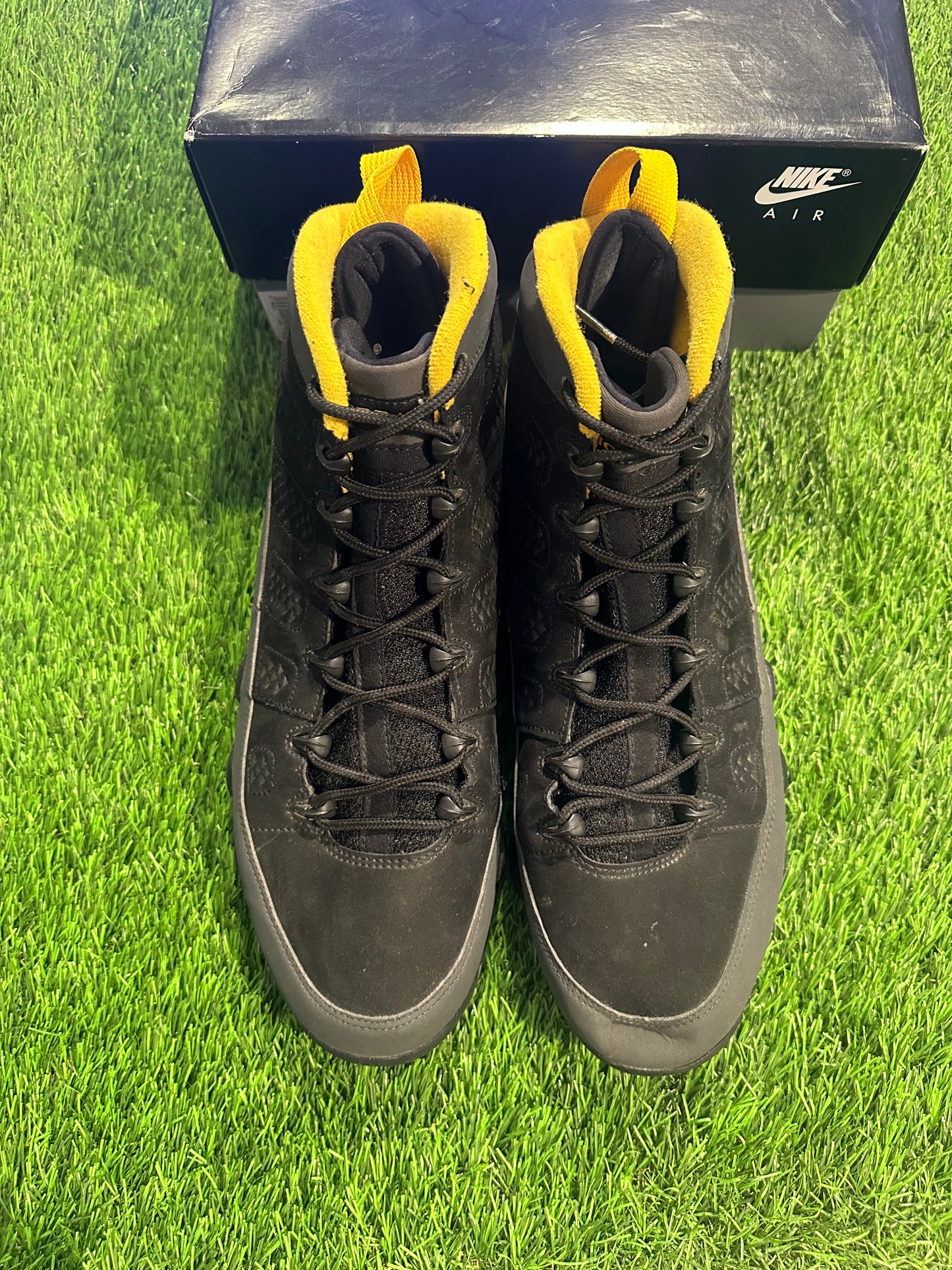 Jordan 9 Retro Dark Charcoal University Gold