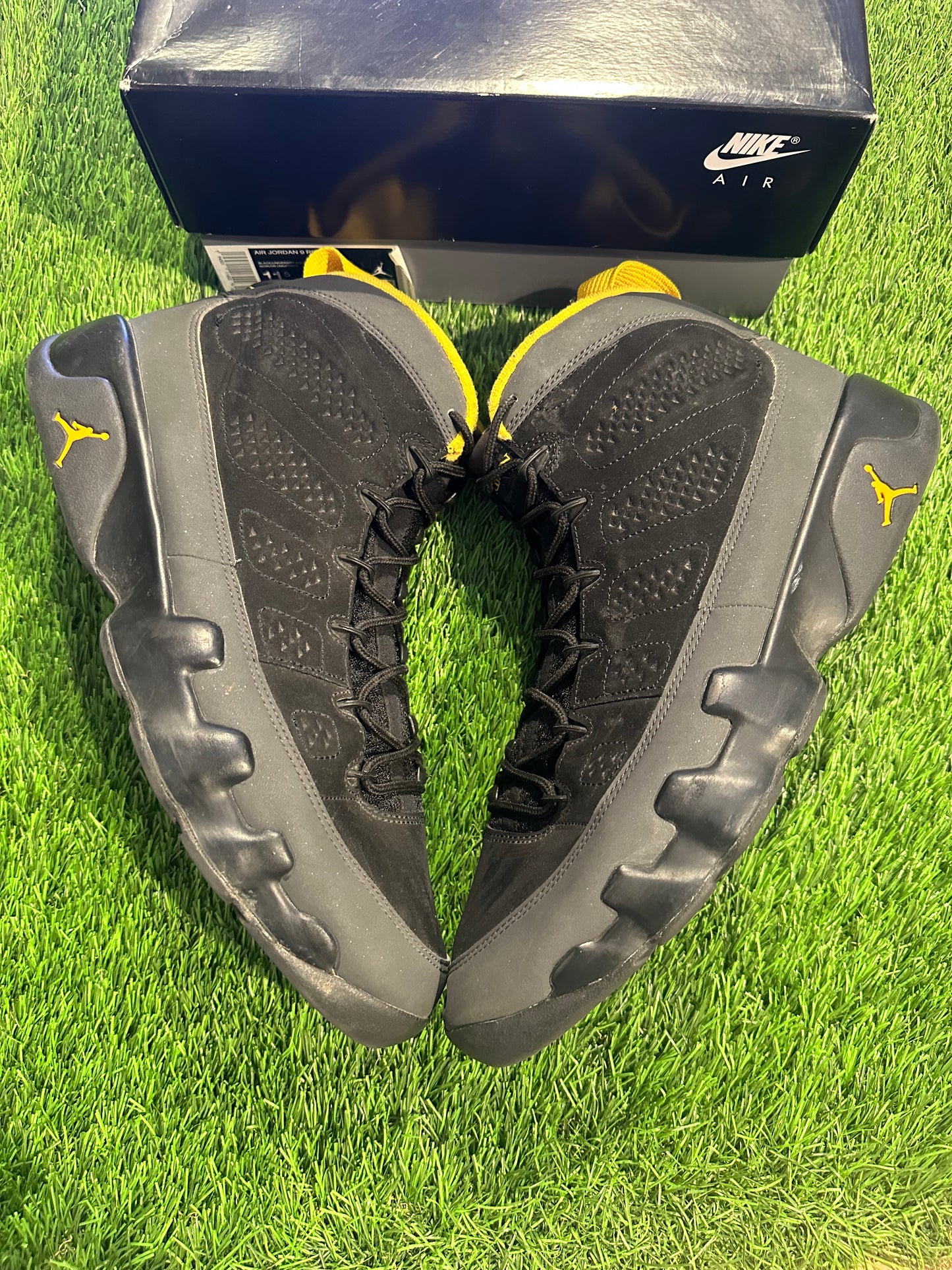 Jordan 9 Retro Dark Charcoal University Gold