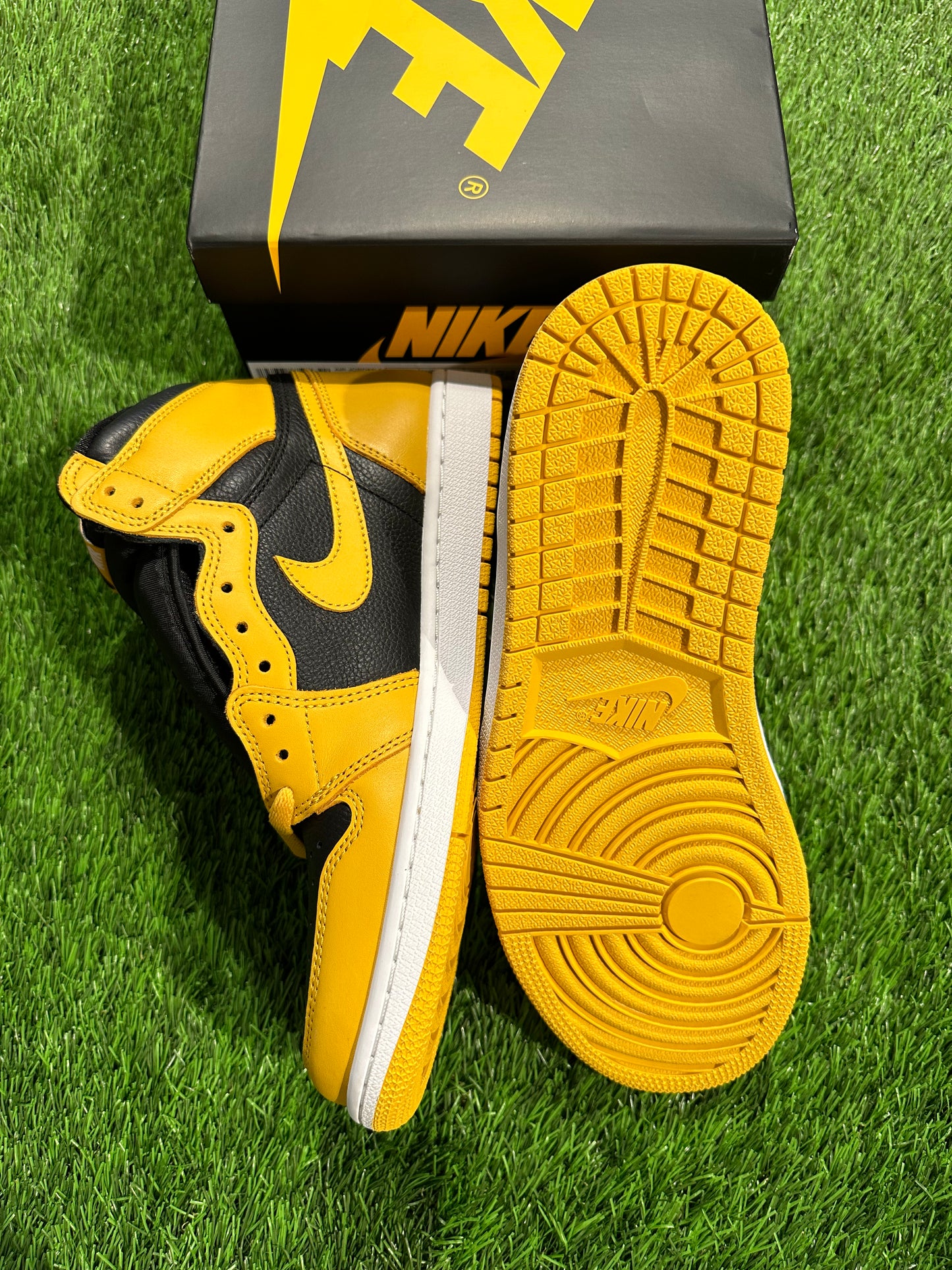 Jordan 1 Retro High Pollen