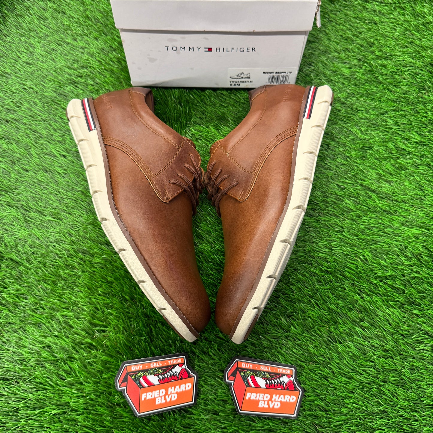 TOMMY HILFIGER WARREN OXFORDS SIZE 9.5M/11W