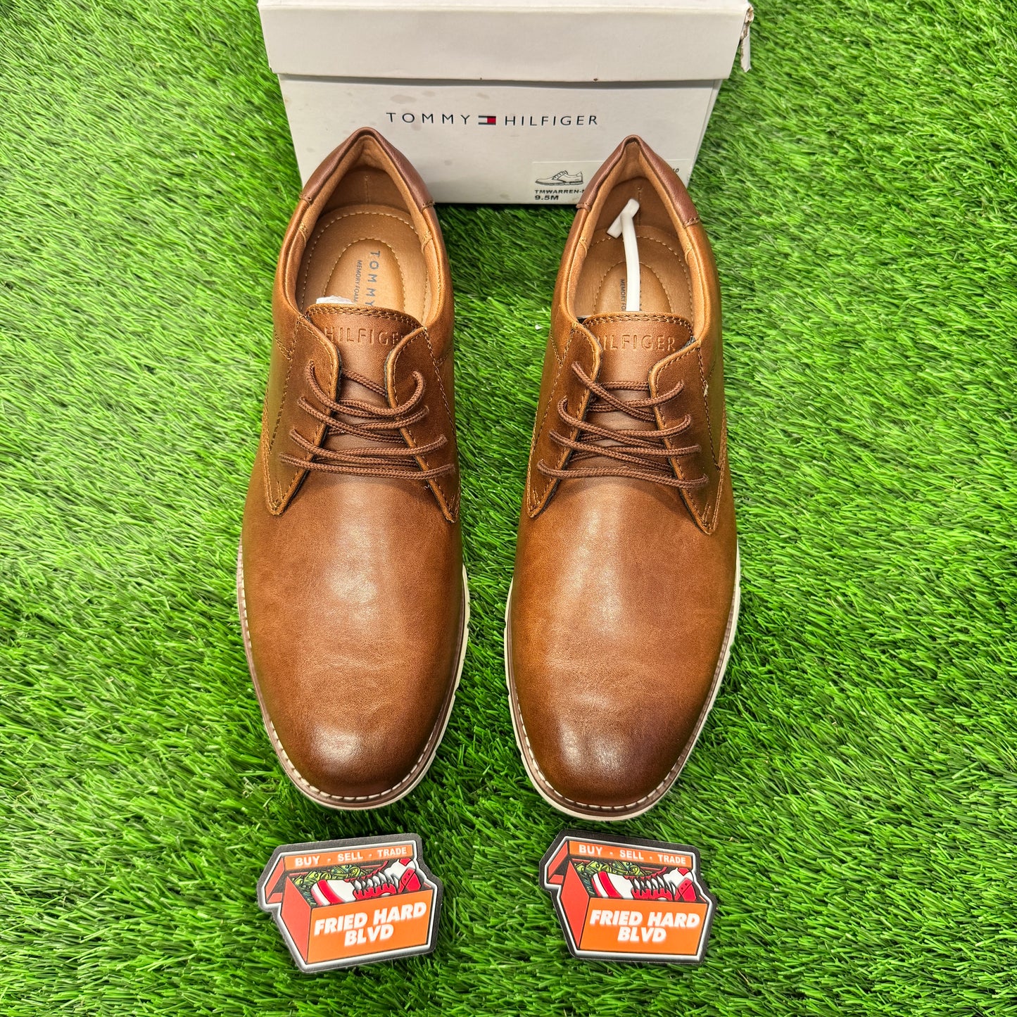 TOMMY HILFIGER WARREN OXFORDS SIZE 9.5M/11W