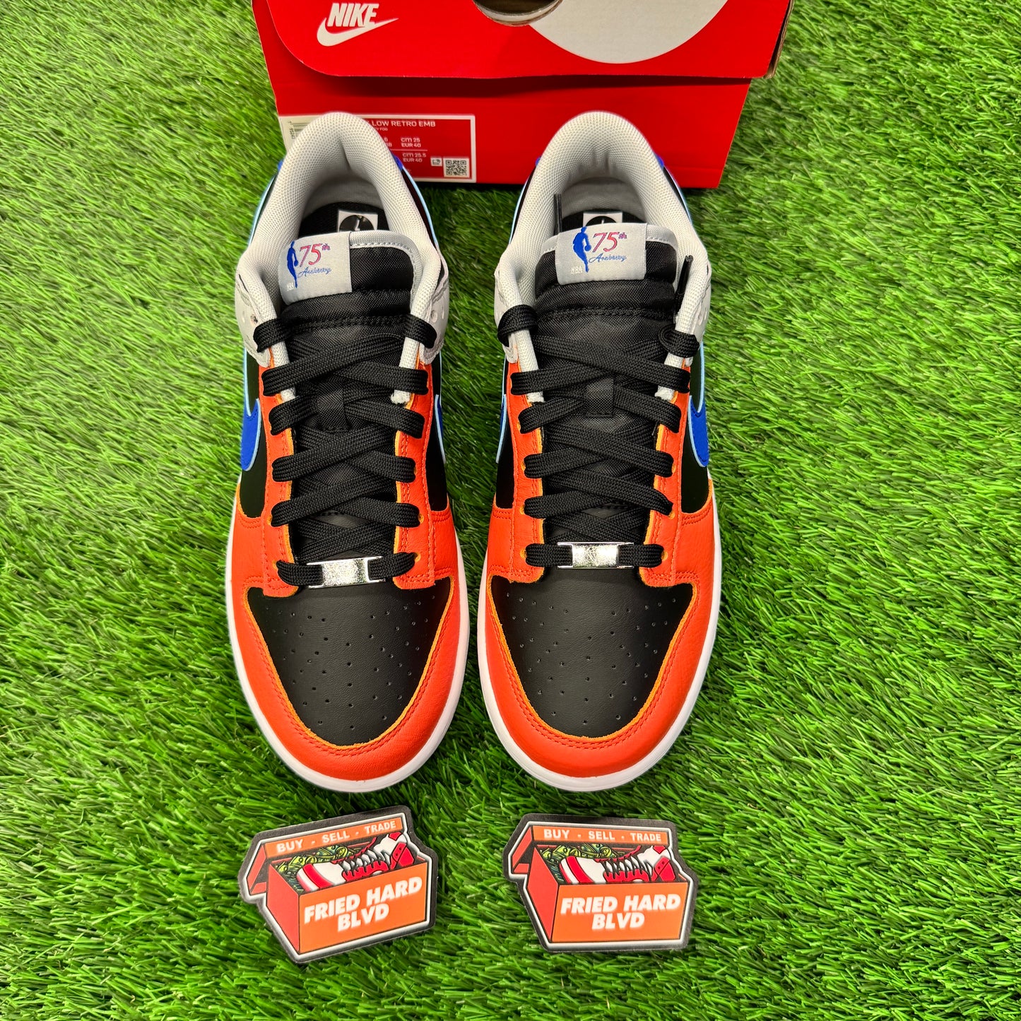 Dunk Low EMB NBA 75th Anniversary Knicks SIZE 7Y/8.5W