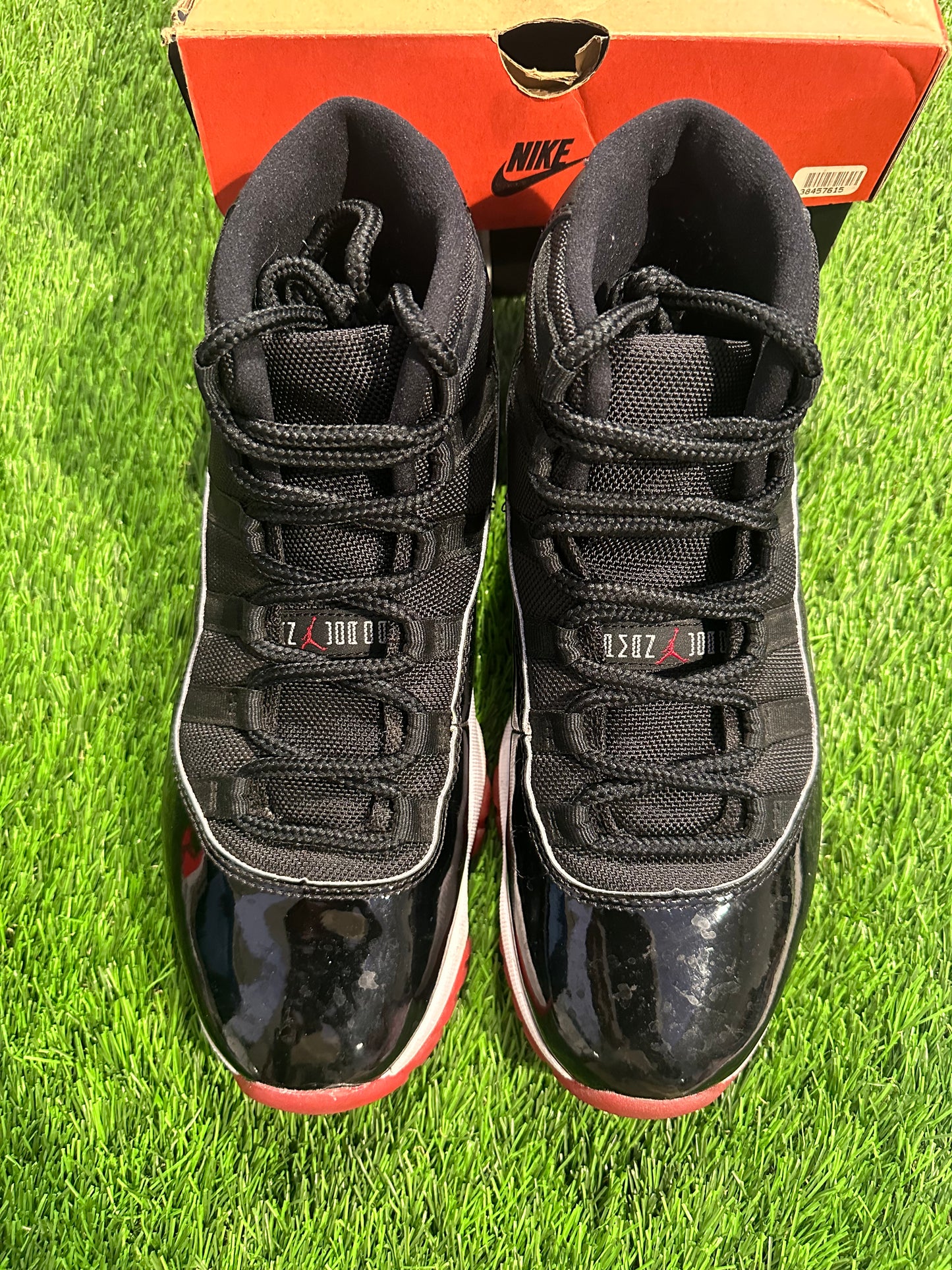 Jordan 11 Retro Playoffs Bred (2019)
