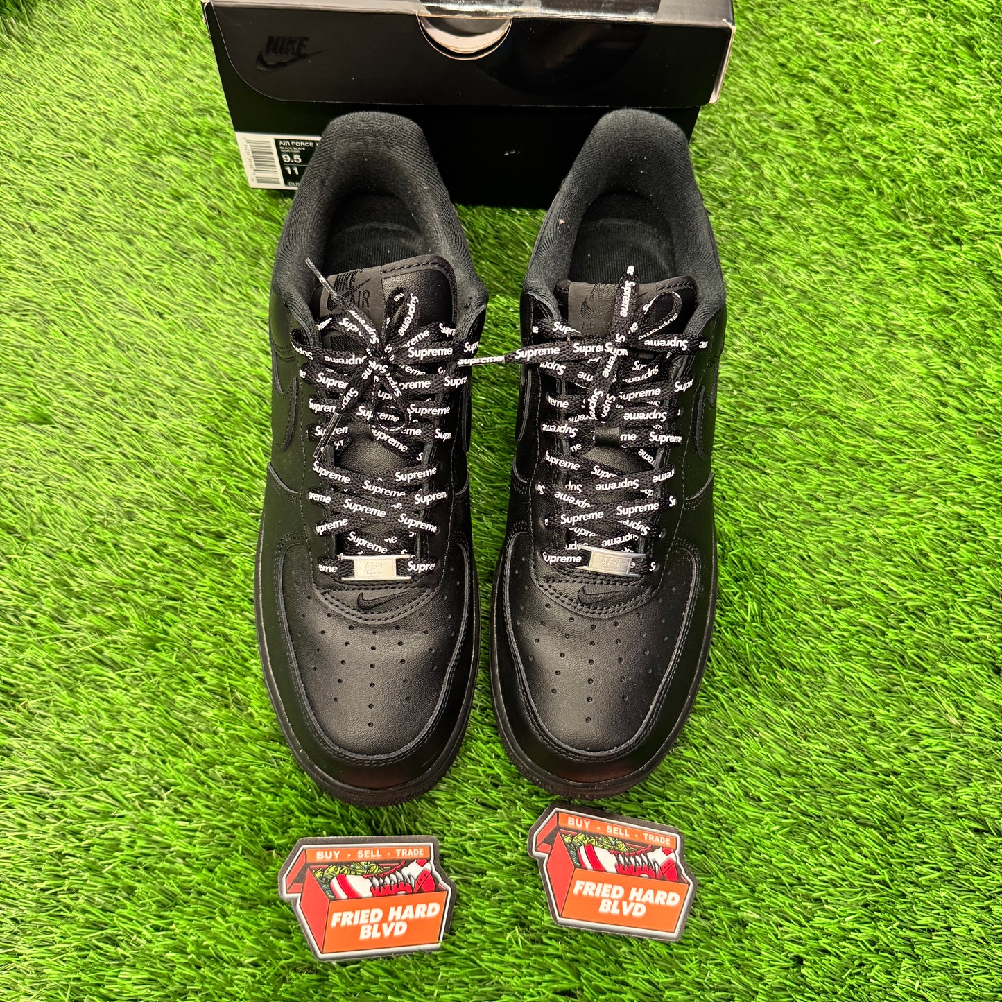 Air Force 1 Low Supreme Black SIZE 9.5M/11W