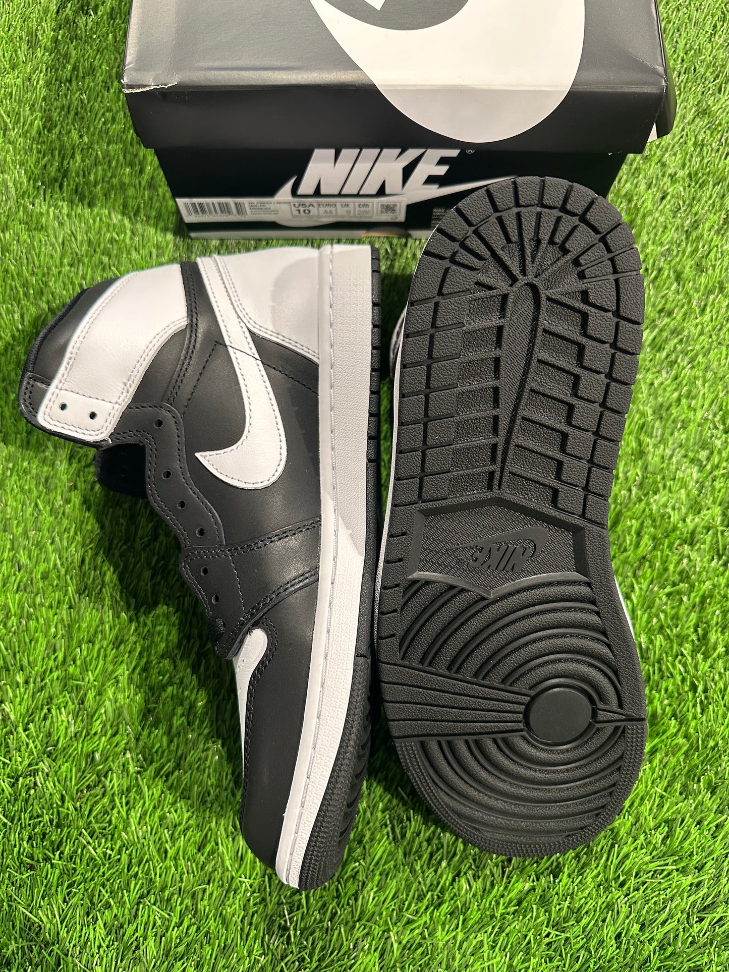 Jordan 1 Retro High OG Black White