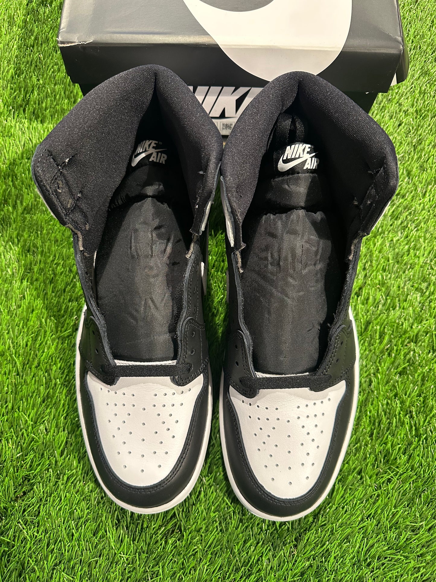 Jordan 1 Retro High OG Black White