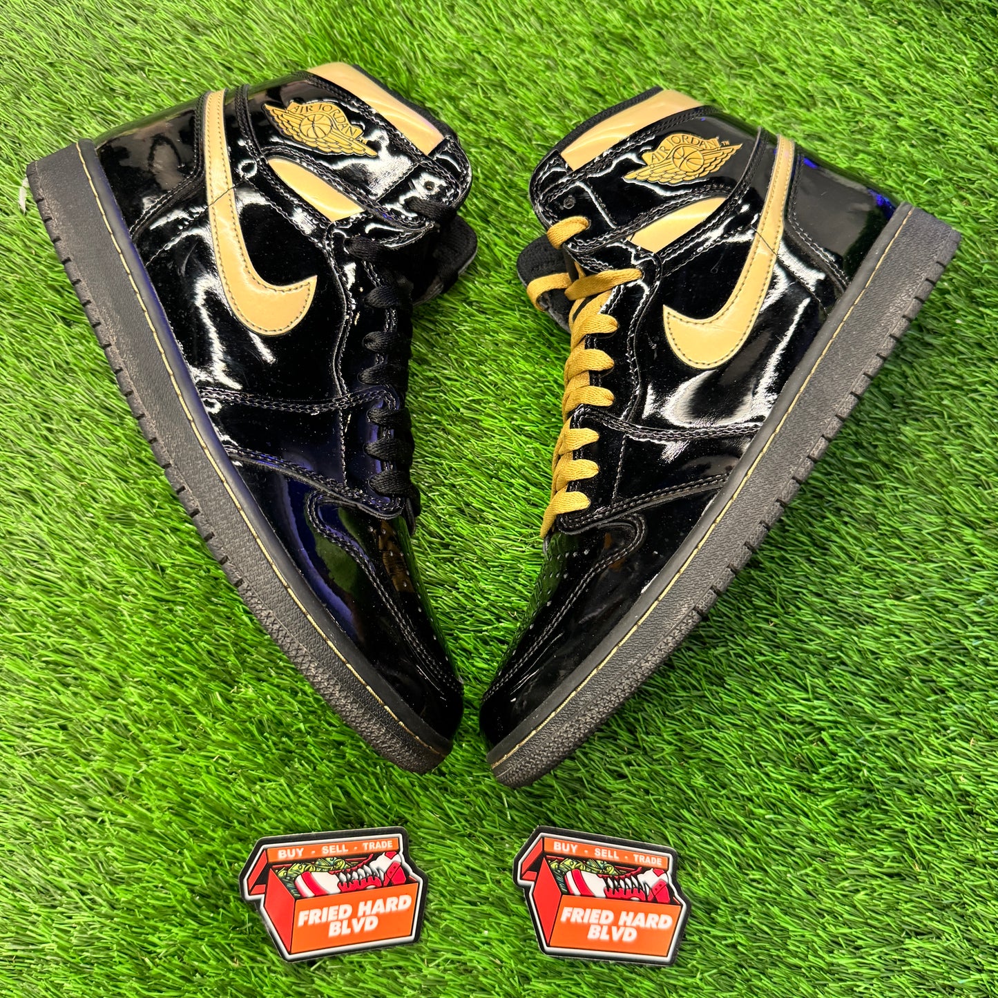 Jordan 1 Retro High Black Metallic Gold (2020) SIZE 11M/12.5W