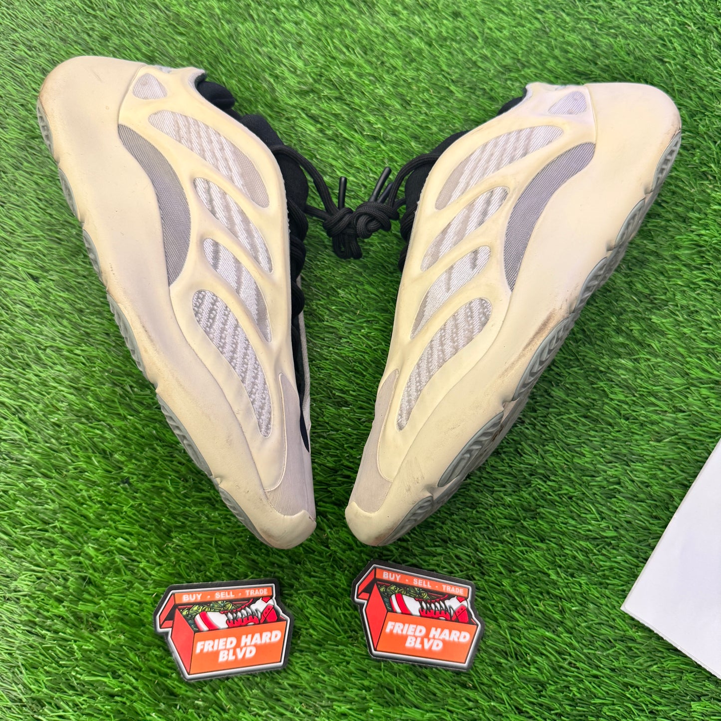adidas Yeezy 700 V3 Azael SIZE 12M/13.5W