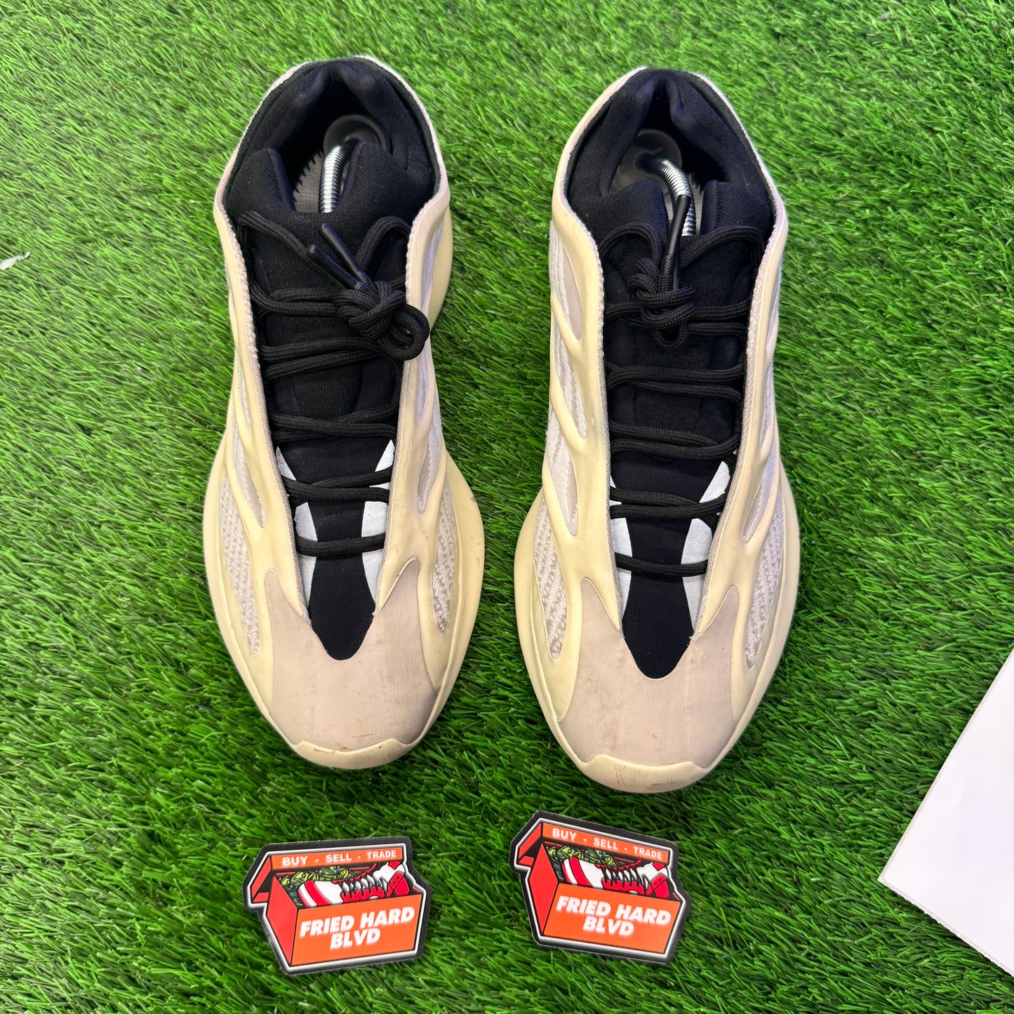 adidas Yeezy 700 V3 Azael SIZE 12M/13.5W