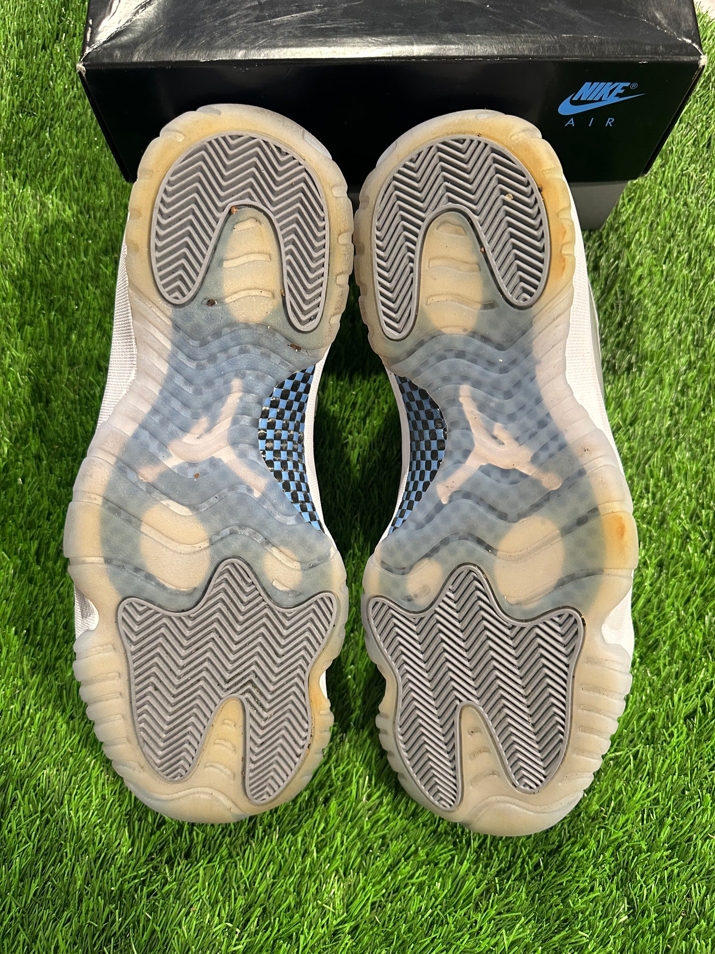 Jordan 11 Retro Low Cement Grey