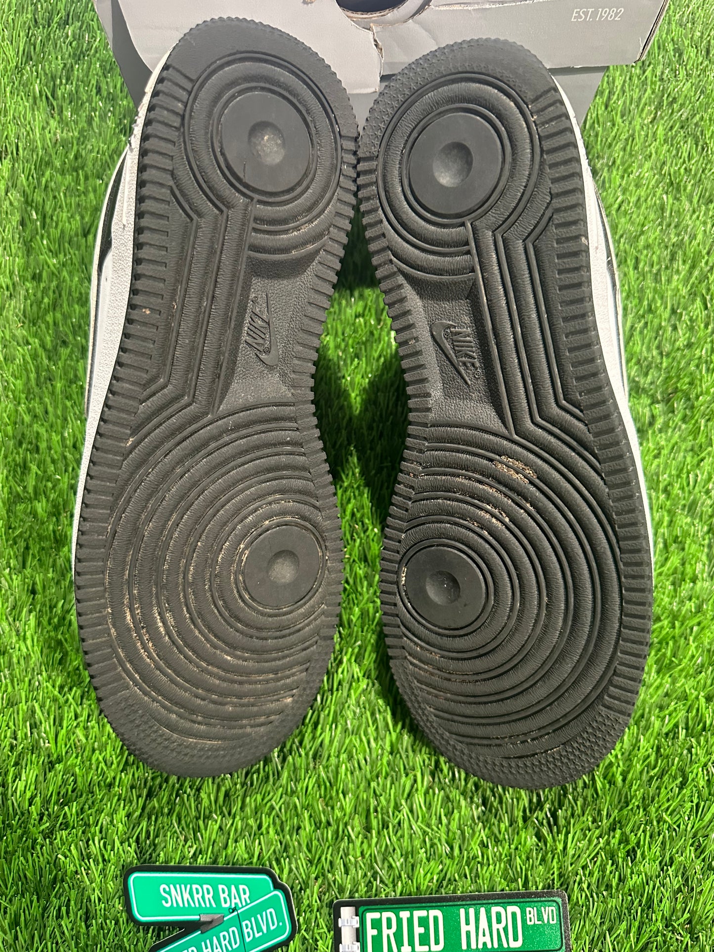 Nike Air Force 1 Low LV8 2 White Swoosh Panda (GS)