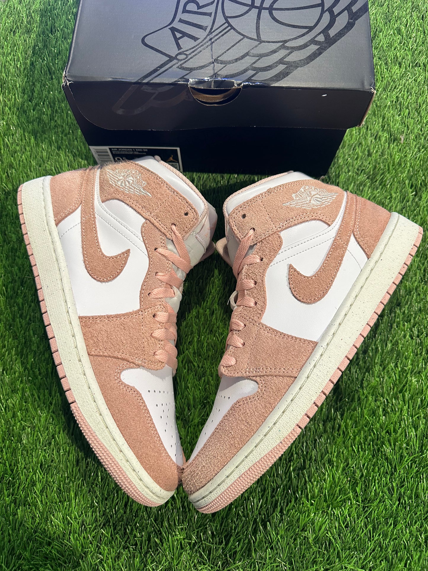 Jordan 1 Mid SE Legend Pink SIZE 9.5M/11W