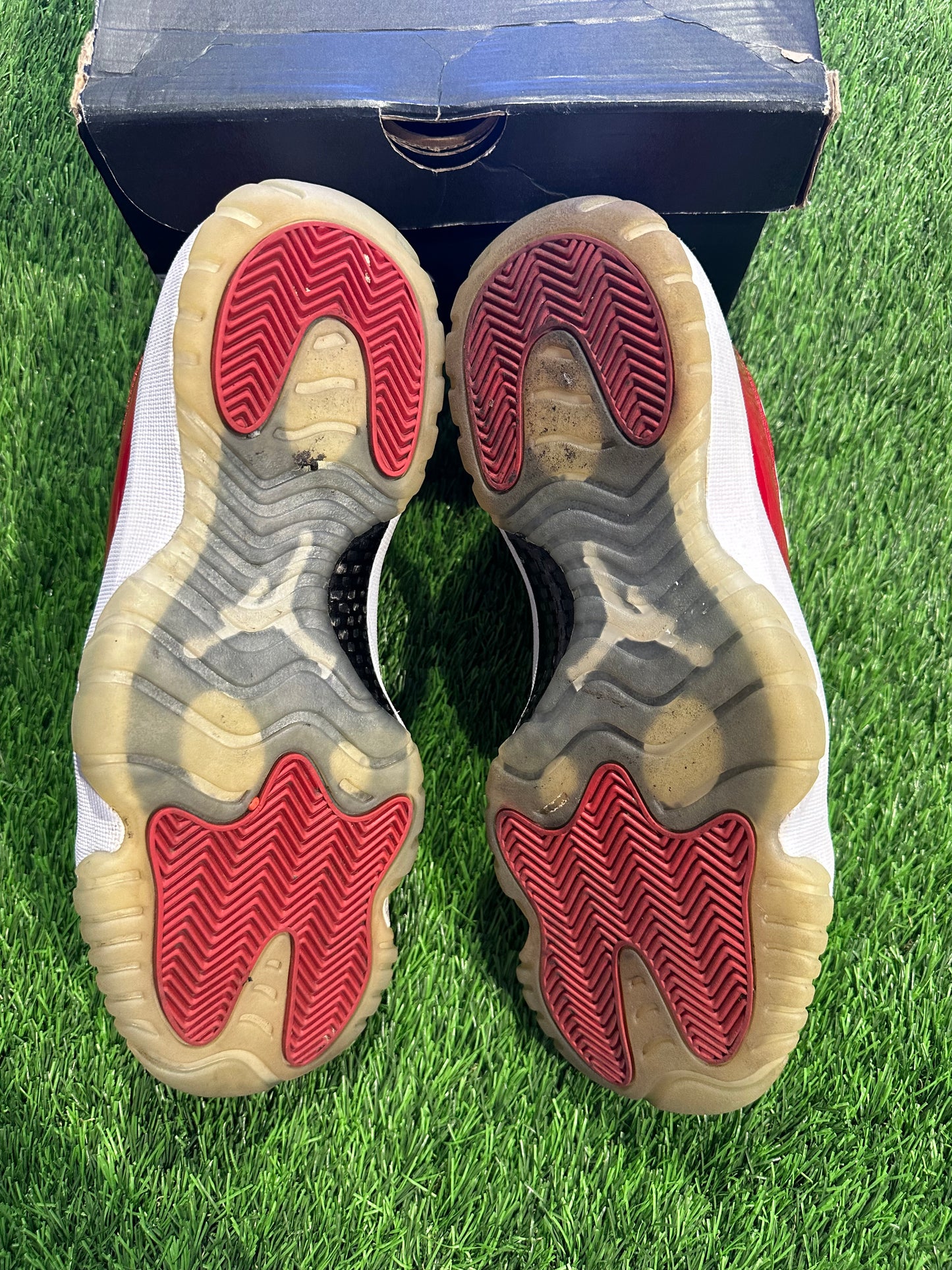 Jordan 11 Retro Low Cherry (2016)