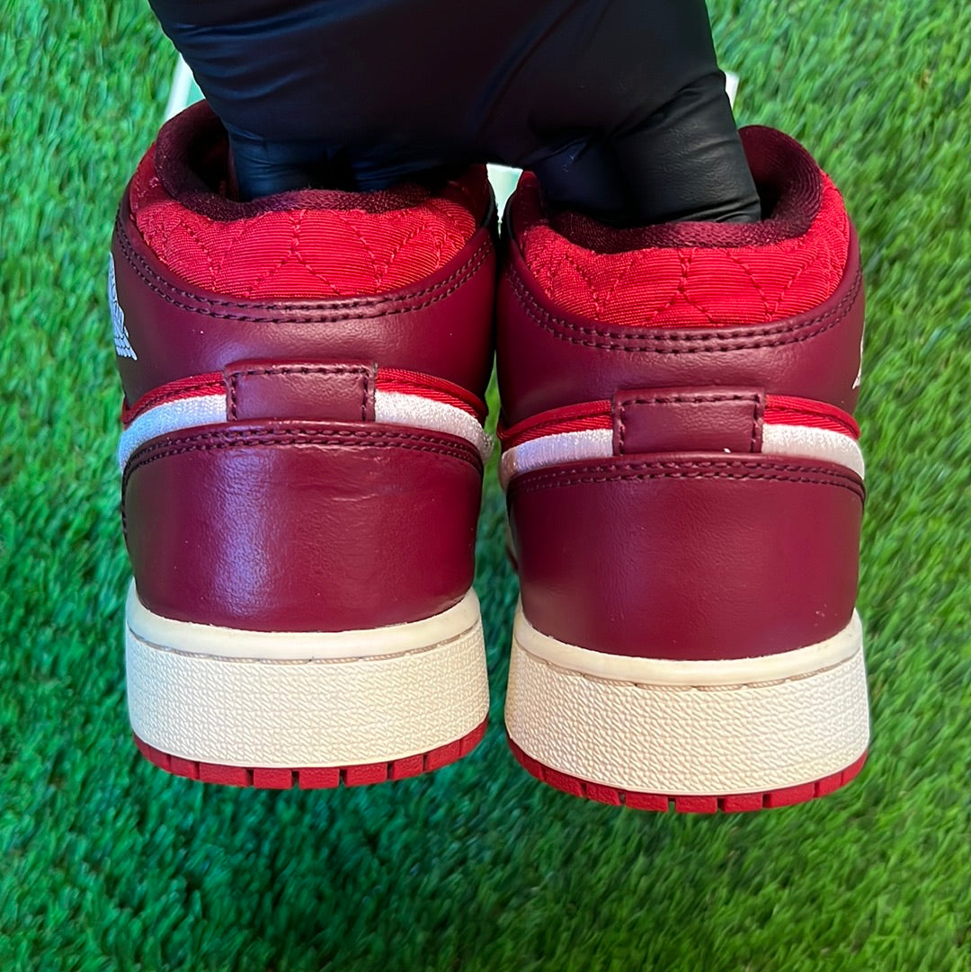 Air Jordan 1 Mid SE GS 'Red Quilted'