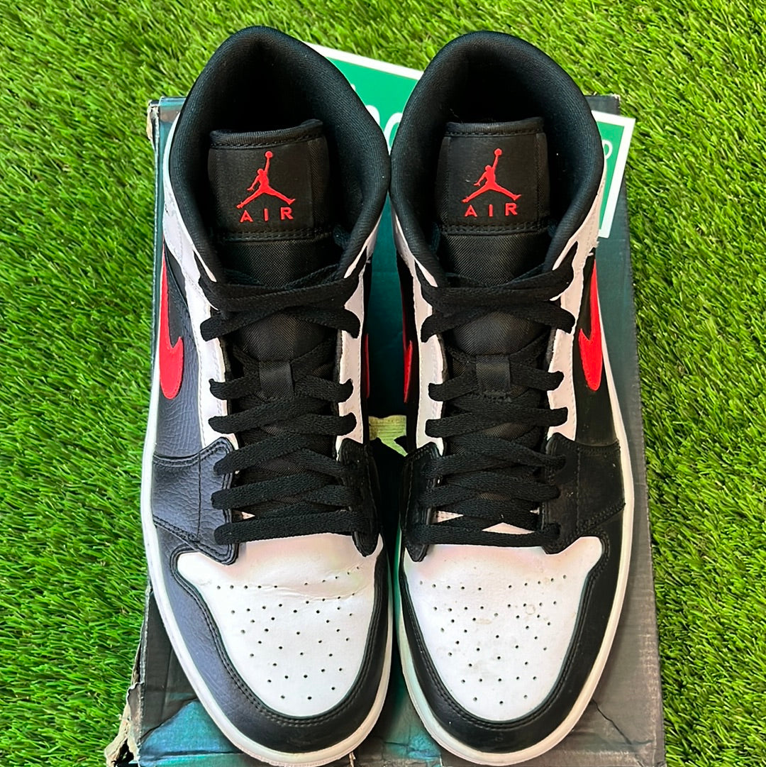 Air Jordan 1 Mid 'Chile Red'