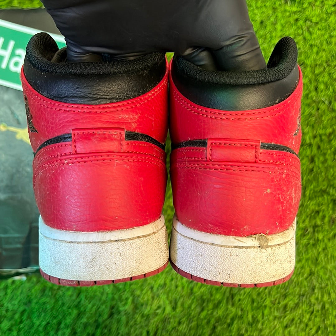 Air Jordan 1 Mid GS 'Banned'