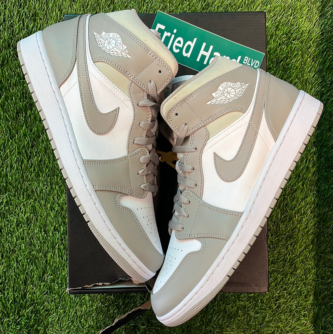 Air Jordan 1 Mid 'College Grey'