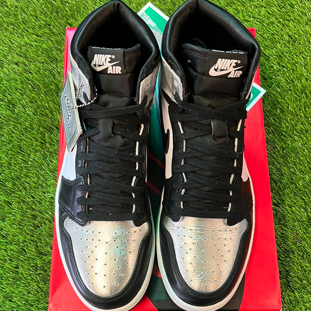 Wmns Air Jordan 1 Retro High OG 'Silver Toe'