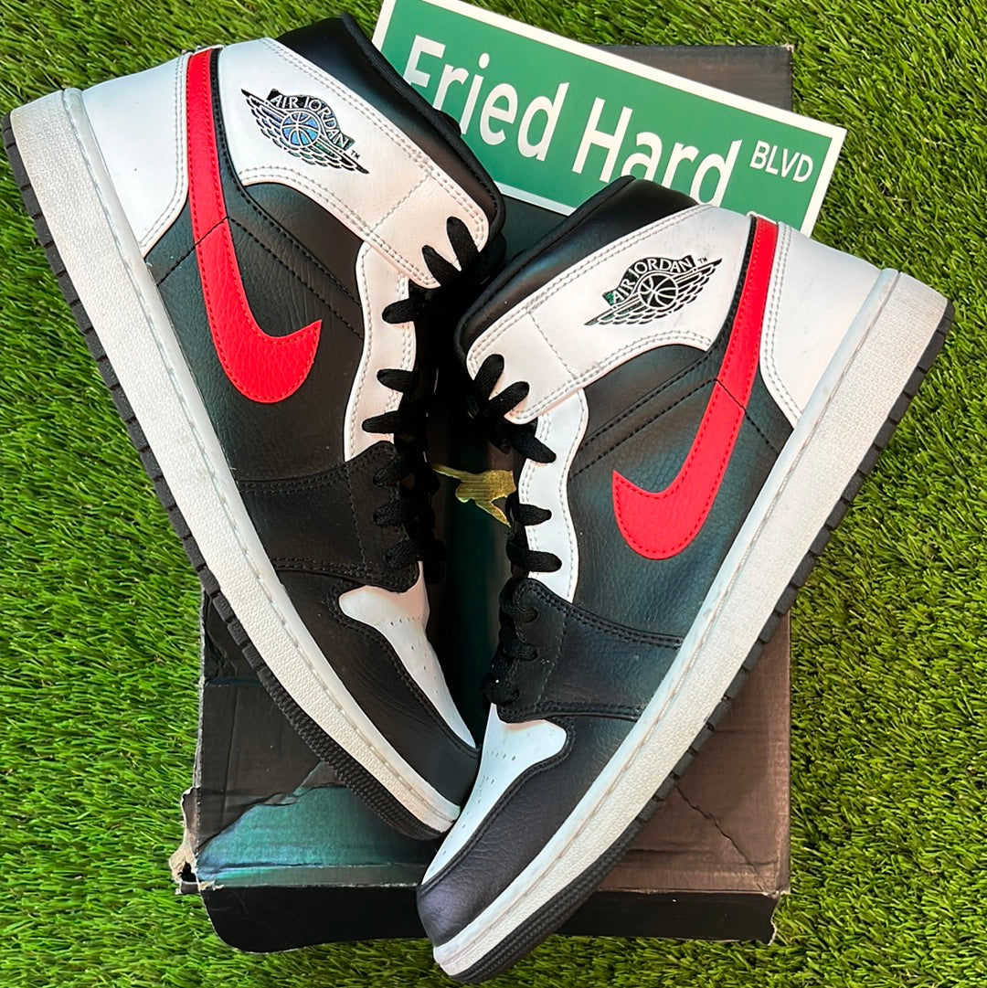 Air Jordan 1 Mid 'Chile Red'