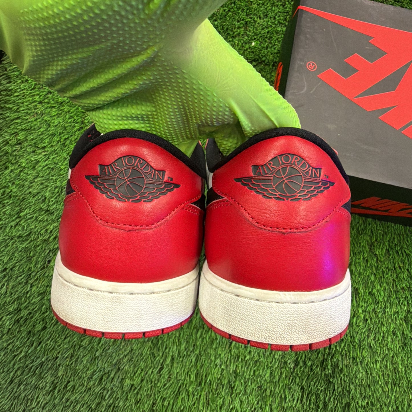 Air Jordan 1 Retro Low OG 'Chicago' 2025