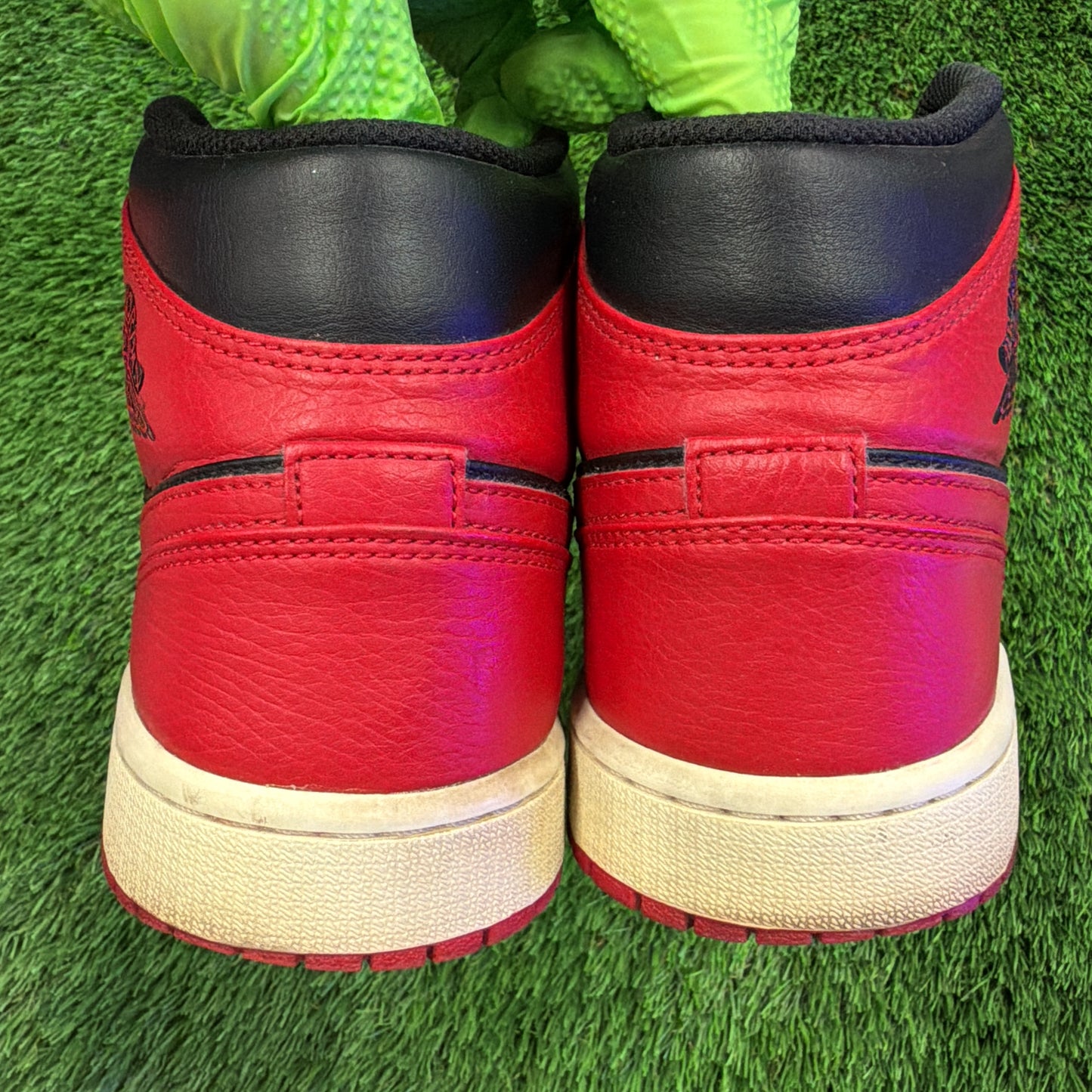 Air Jordan 1 Mid 'Banned'