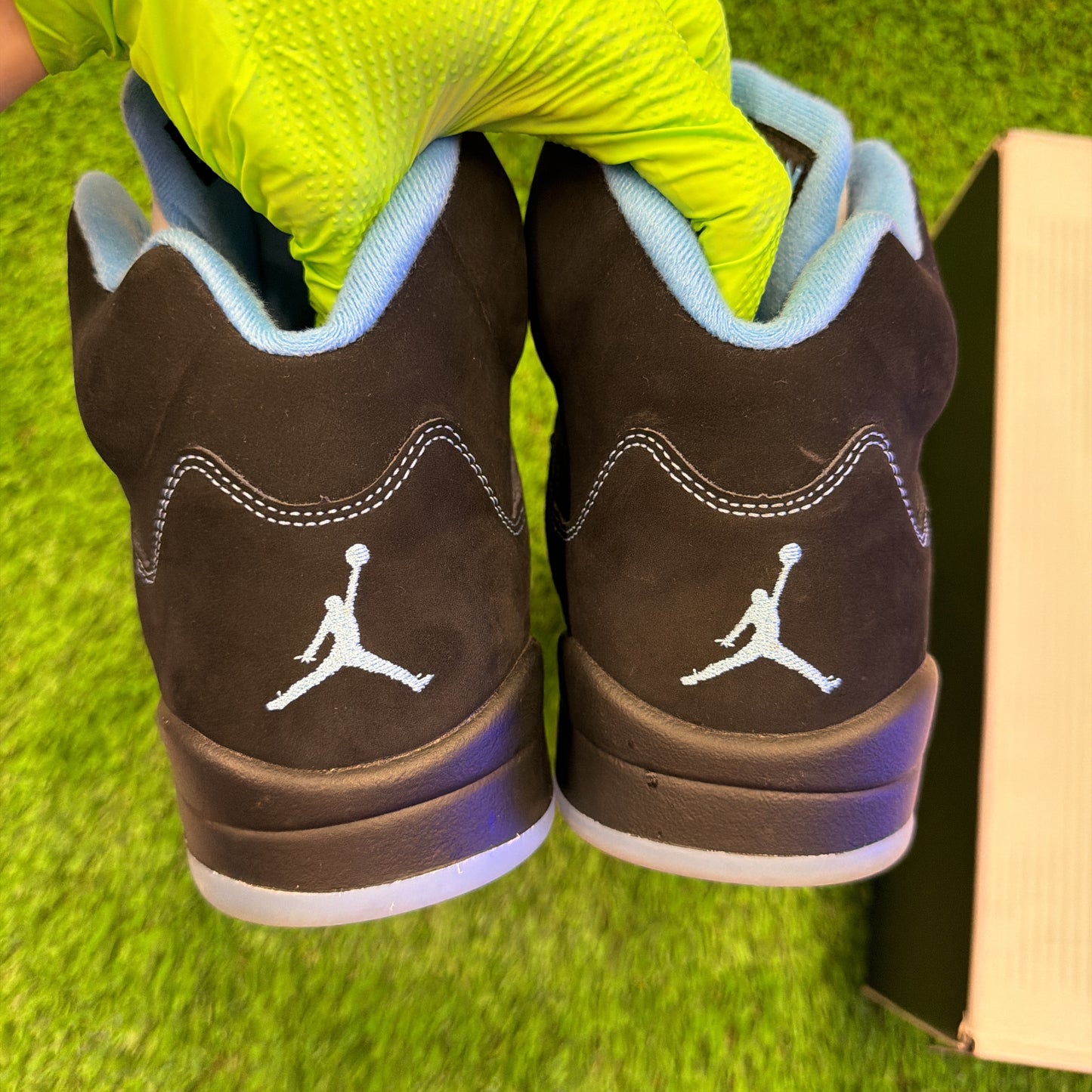 Air Jordan 5 Retro 'Black Carolina / UNC' 2026