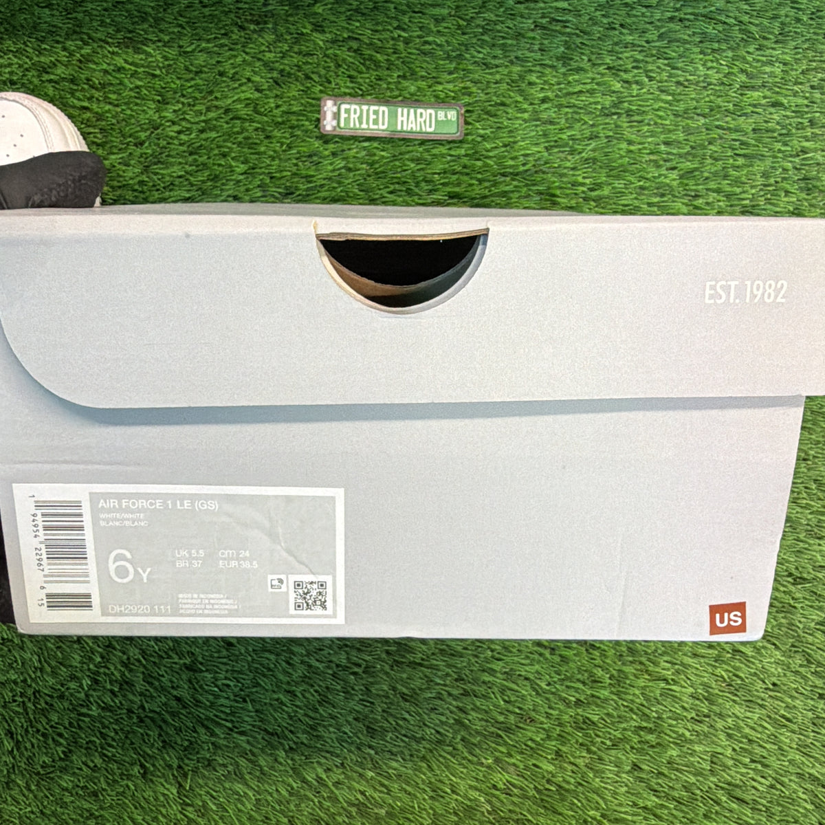 Air Force 1 Triple White (GS) SIZE 6Y/7.5W