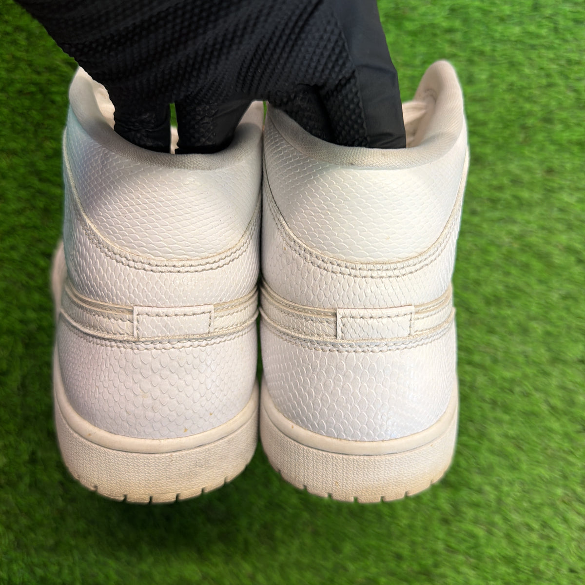 Wmns Air Jordan 1 Mid 'White Snakeskin' SIZE 11M/12.5W