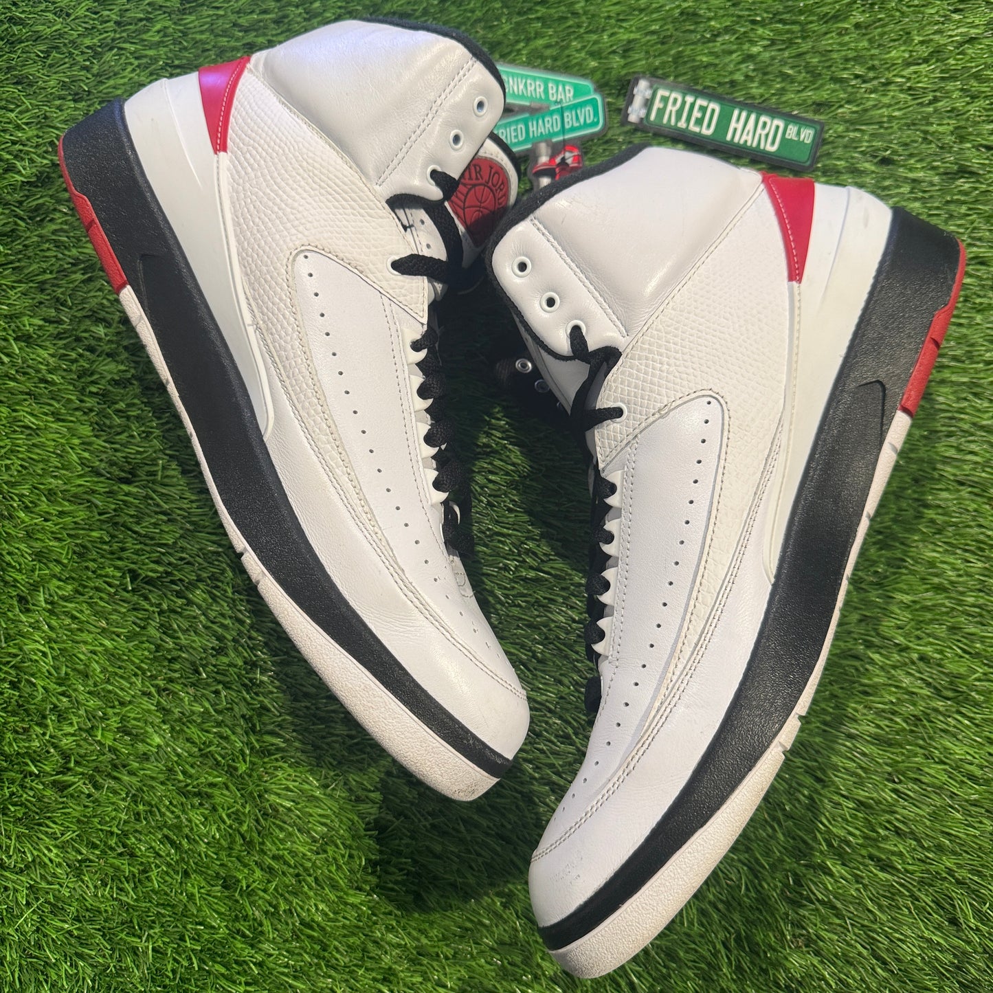 Air Jordan 2 Retro 'Chicago' 2022