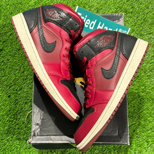 Air Jordan 1 Mid 'Reverse Banned'