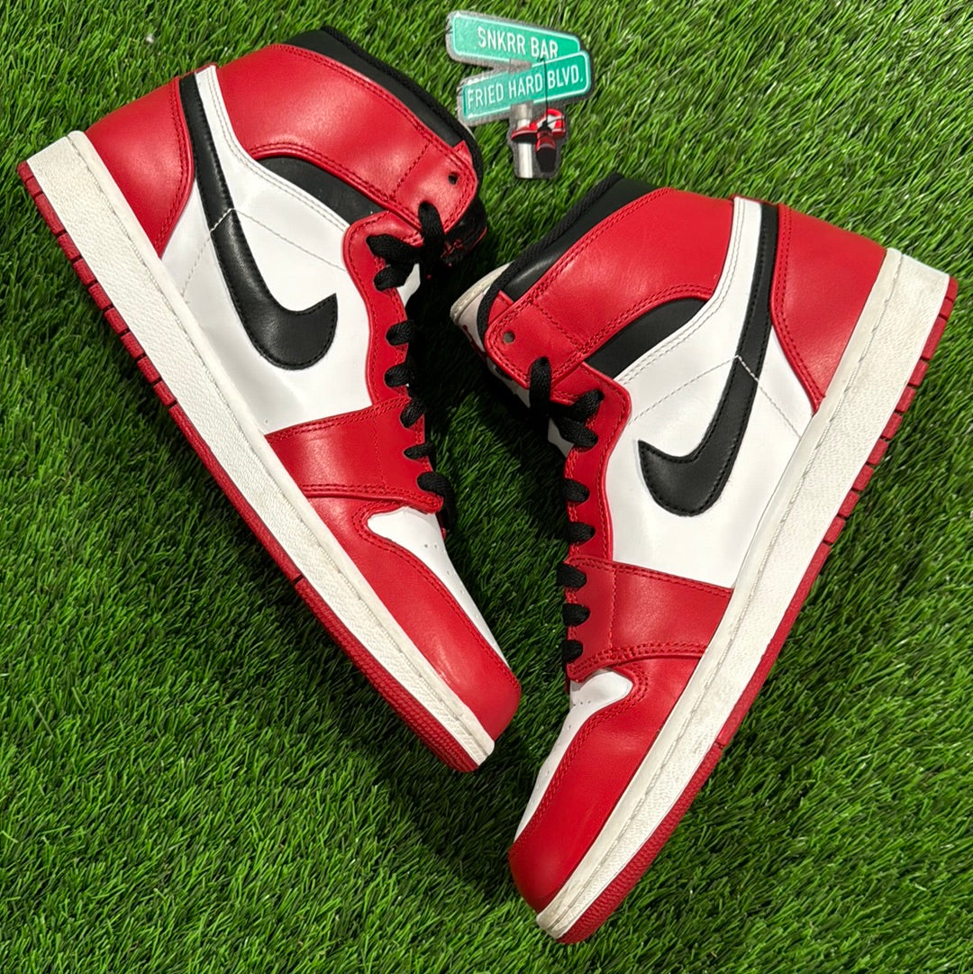 Air Jordan 1 Retro High 'Chicago' 2013