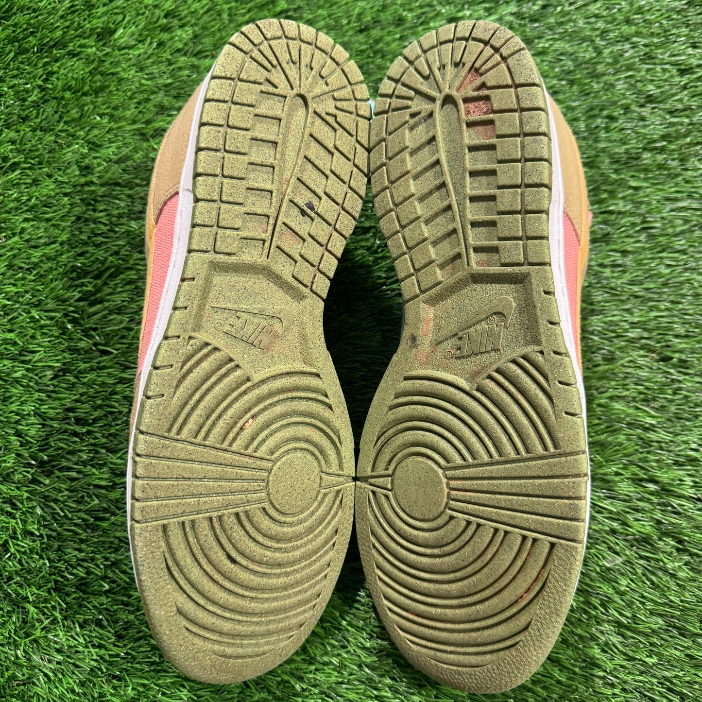 Dunk Low 'Sun Club - Arctic Orange Sanded Gold'